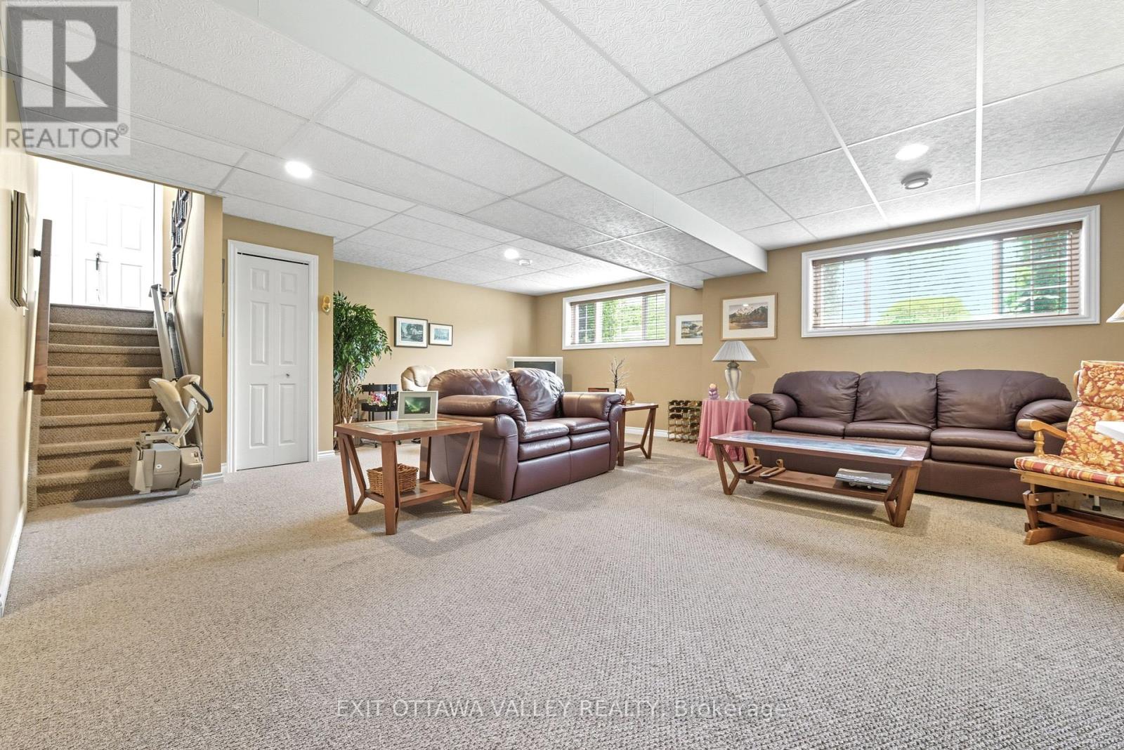 8 Cockcroft Crescent, Deep River, Ontario  K0J 1P0 - Photo 24 - X12434024