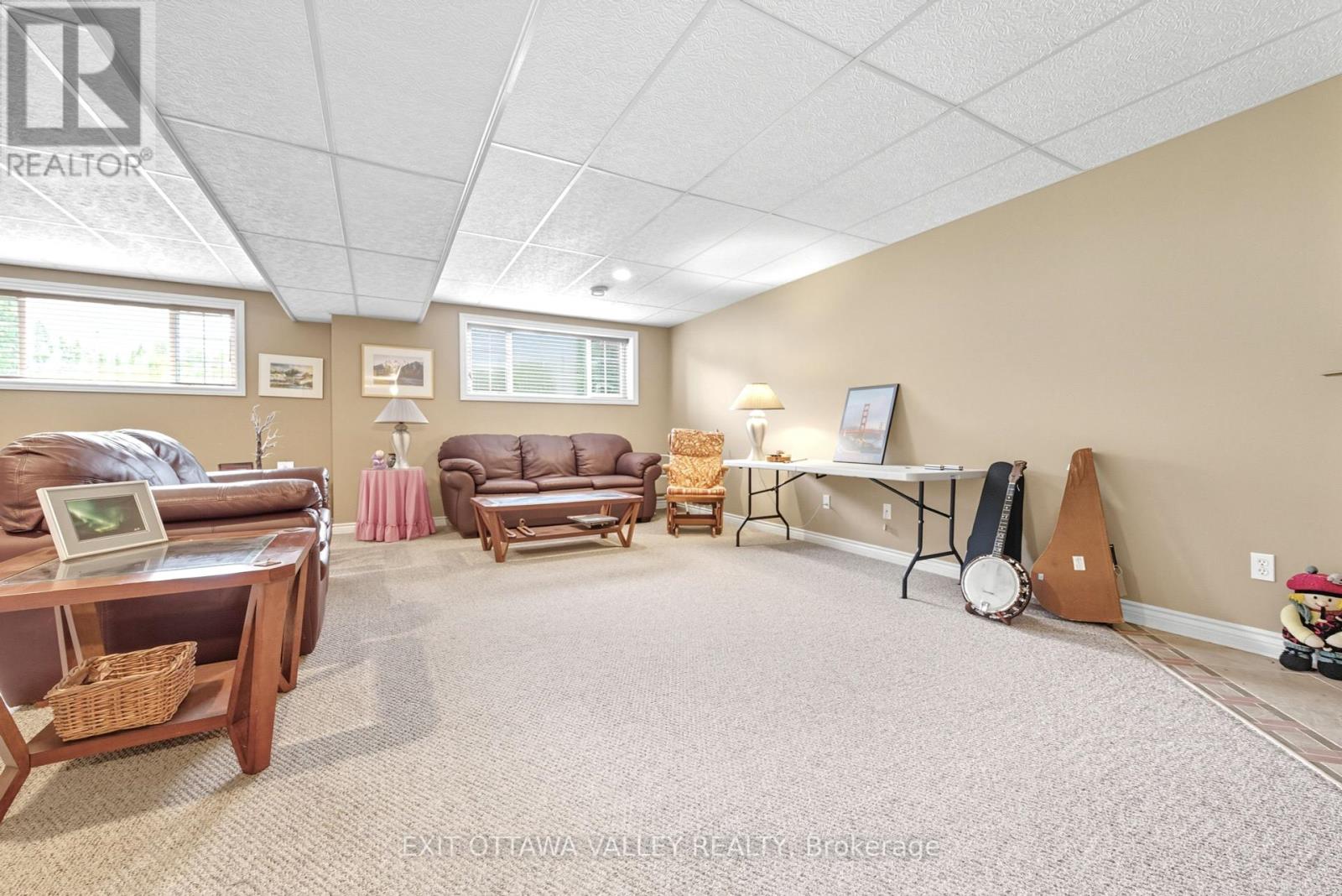 8 Cockcroft Crescent, Deep River, Ontario  K0J 1P0 - Photo 25 - X12434024