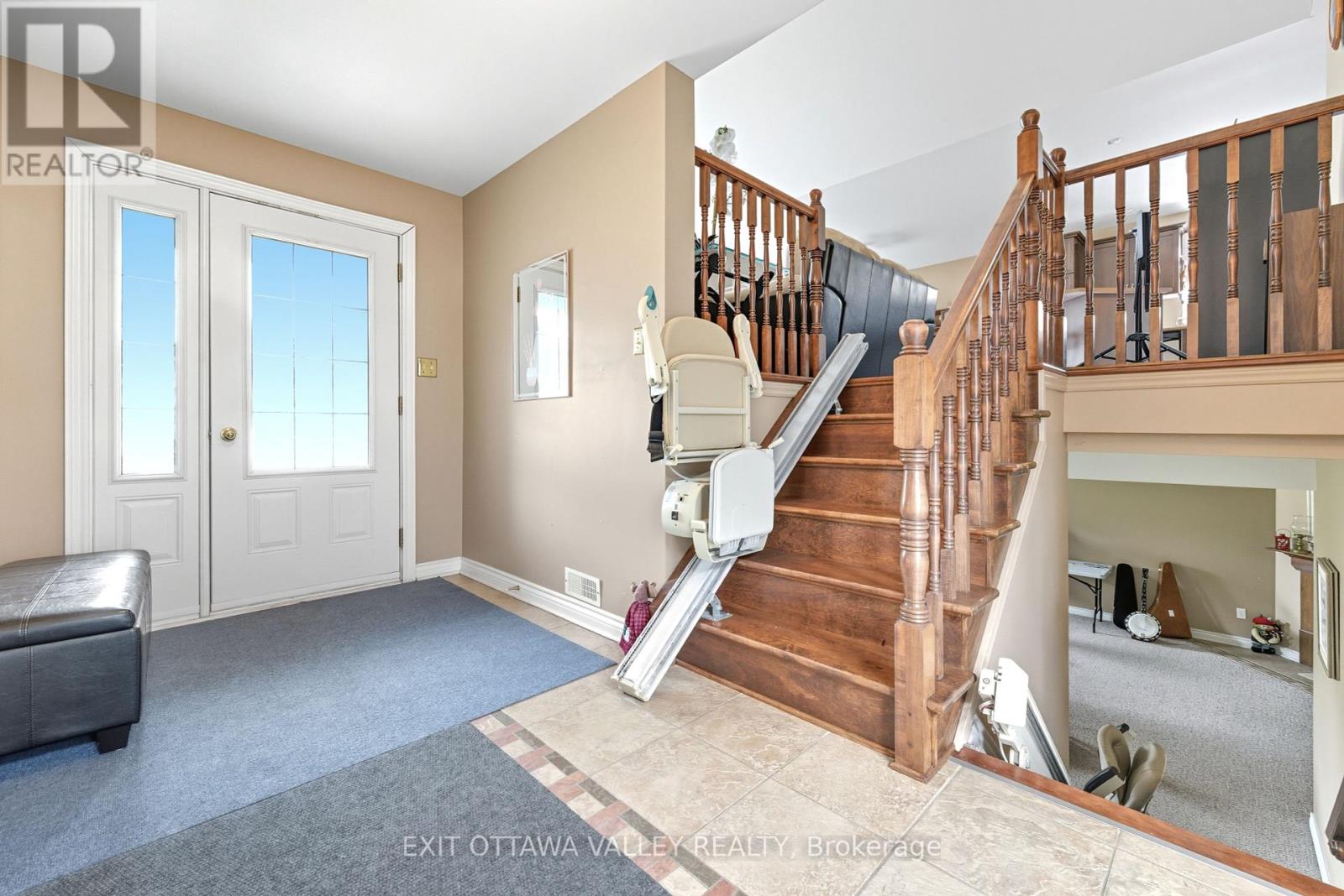 8 Cockcroft Crescent, Deep River, Ontario  K0J 1P0 - Photo 3 - X12434024