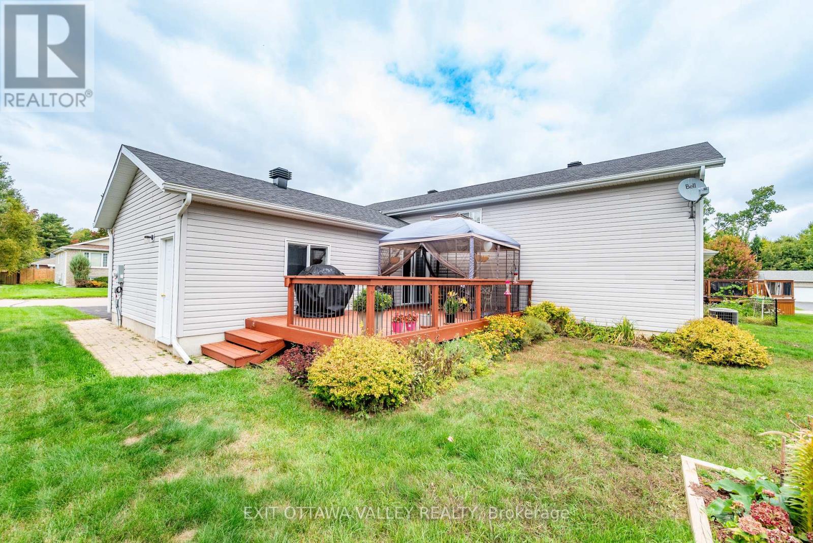 8 Cockcroft Crescent, Deep River, Ontario  K0J 1P0 - Photo 35 - X12434024