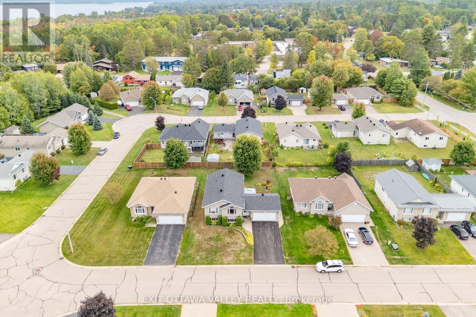 8 Cockcroft Crescent, Deep River, Ontario  K0J 1P0 - Photo 39 - X12434024