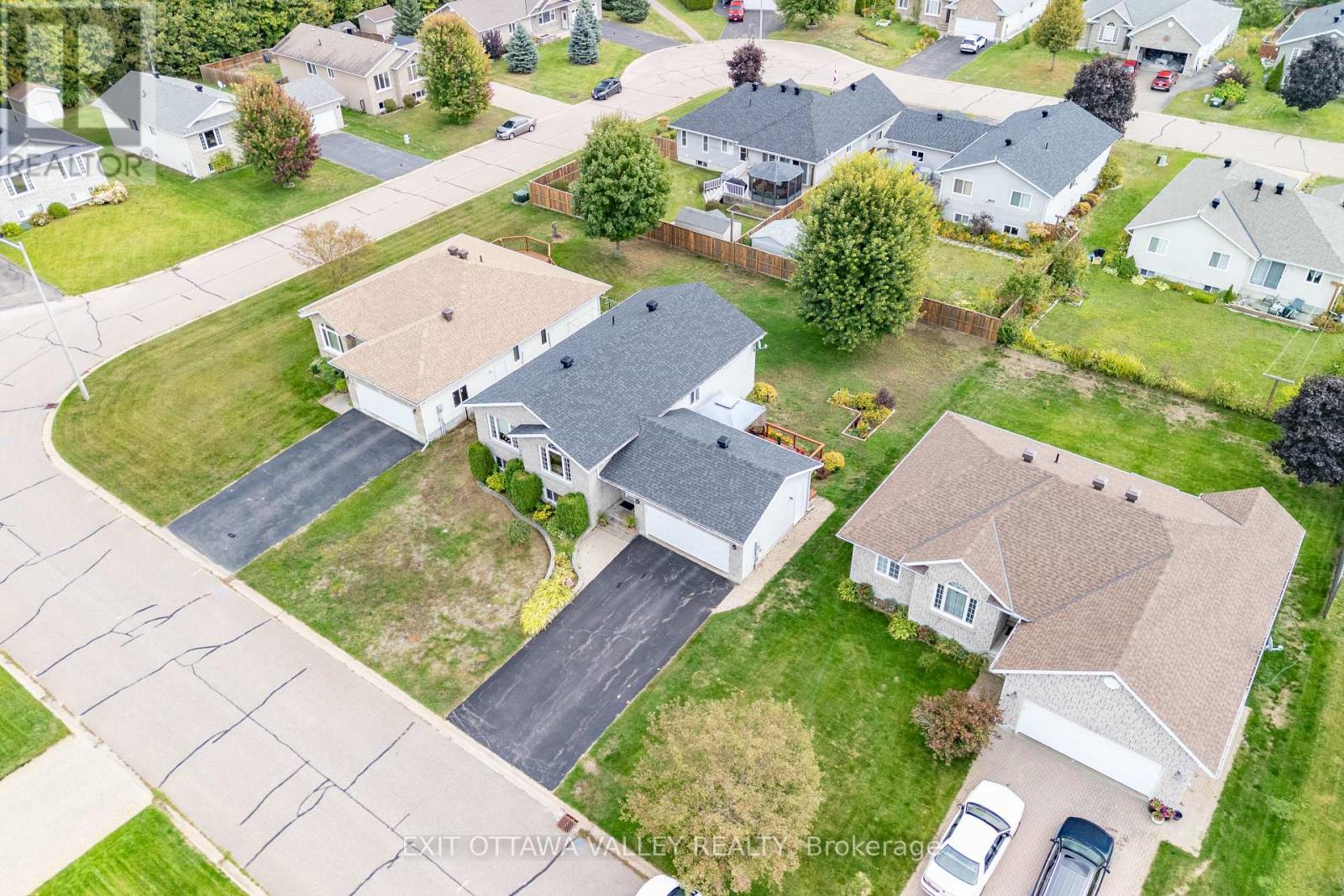 8 Cockcroft Crescent, Deep River, Ontario  K0J 1P0 - Photo 40 - X12434024