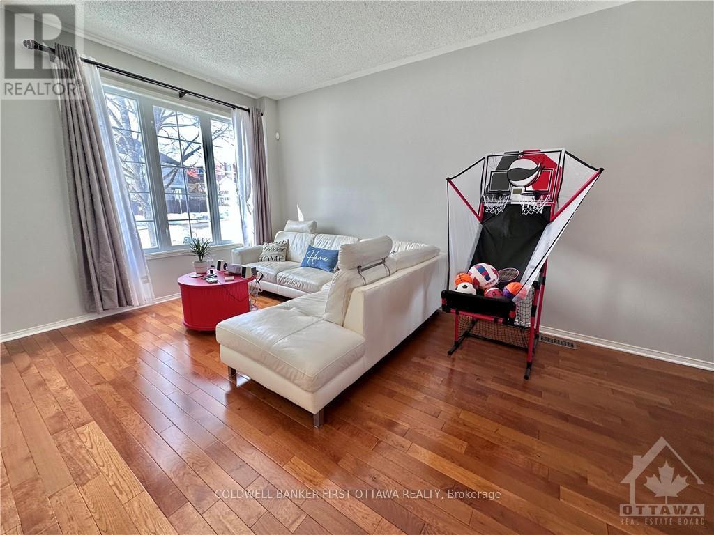 103 Columbia Avenue, Ottawa, Ontario  K1V 1Z3 - Photo 6 - X12433957