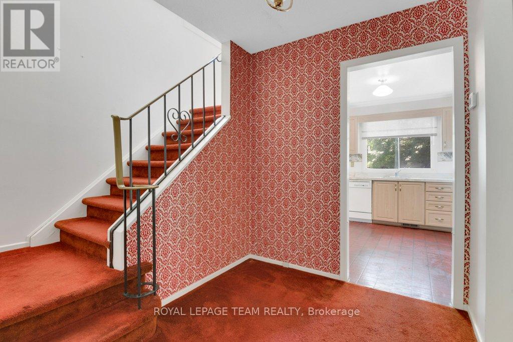 16 Keewatin Crescent, Ottawa, Ontario  K2E 6Z1 - Photo 7 - X12433978