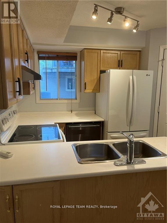 E - 41 Anderson Street, Ottawa, Ontario  K1R 6T6 - Photo 3 - X12434011