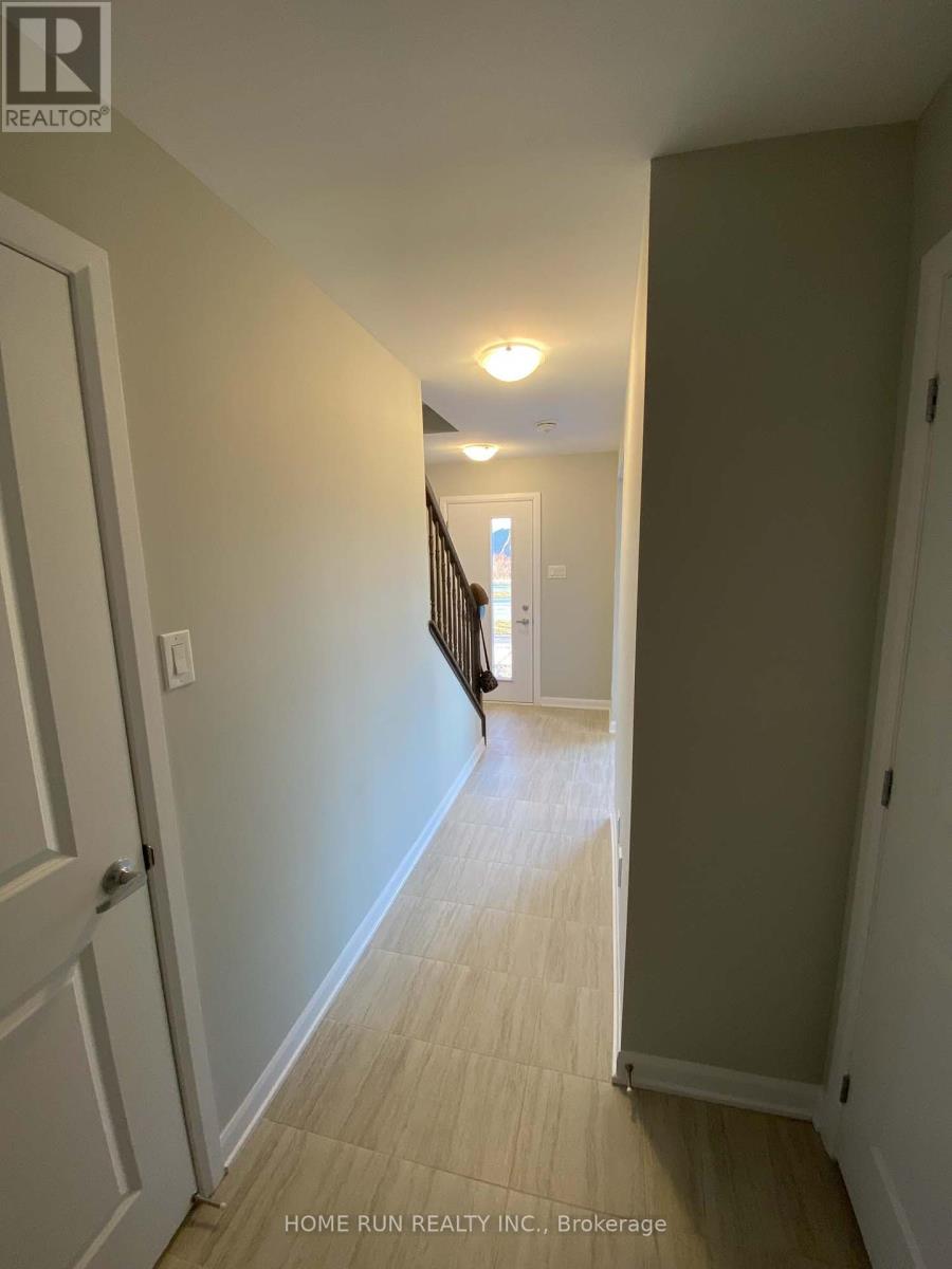 1091 Speedvale Court, Ottawa, Ontario  K2T 0P6 - Photo 3 - X12434019