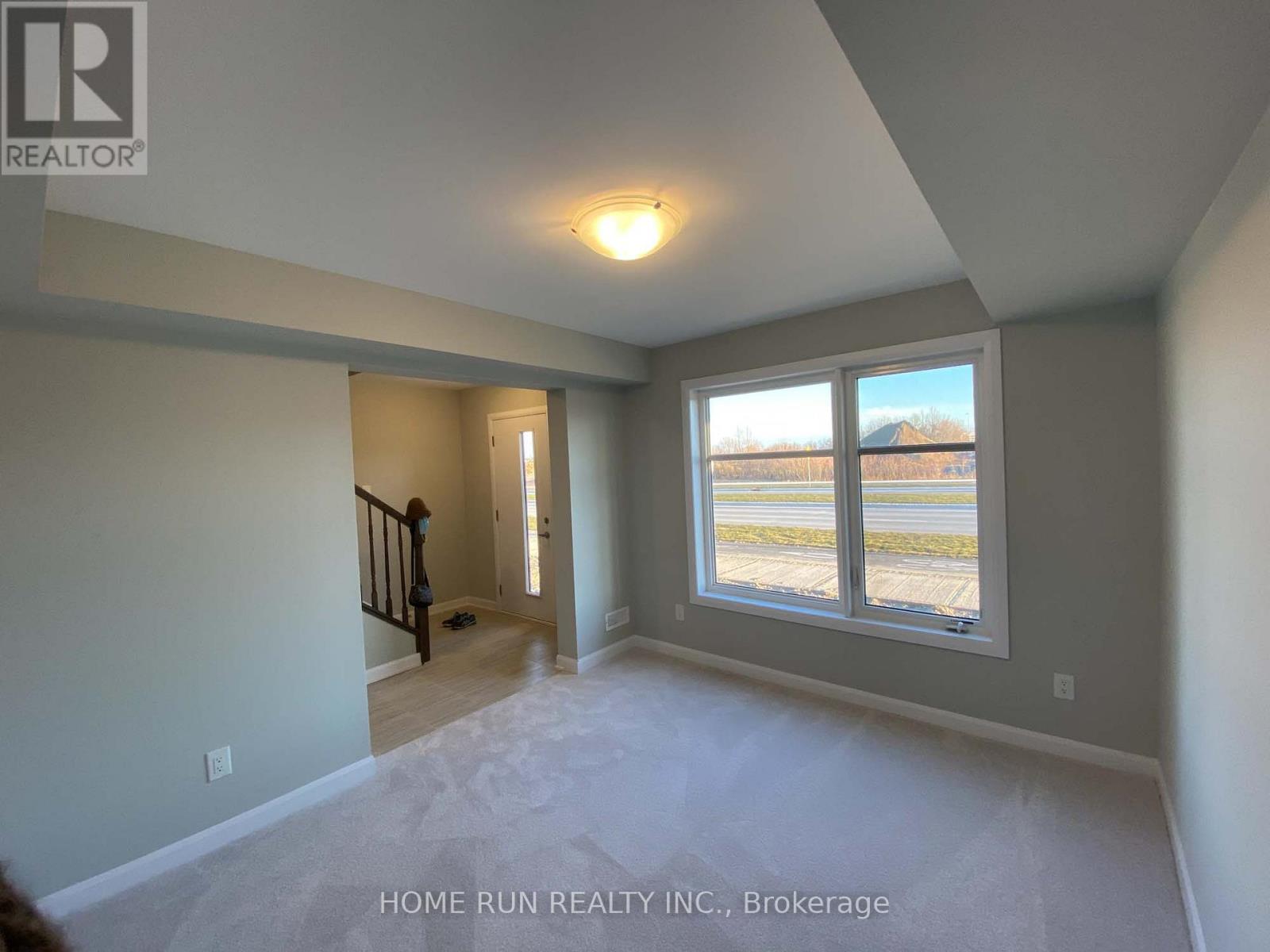 1091 Speedvale Court, Ottawa, Ontario  K2T 0P6 - Photo 5 - X12434019