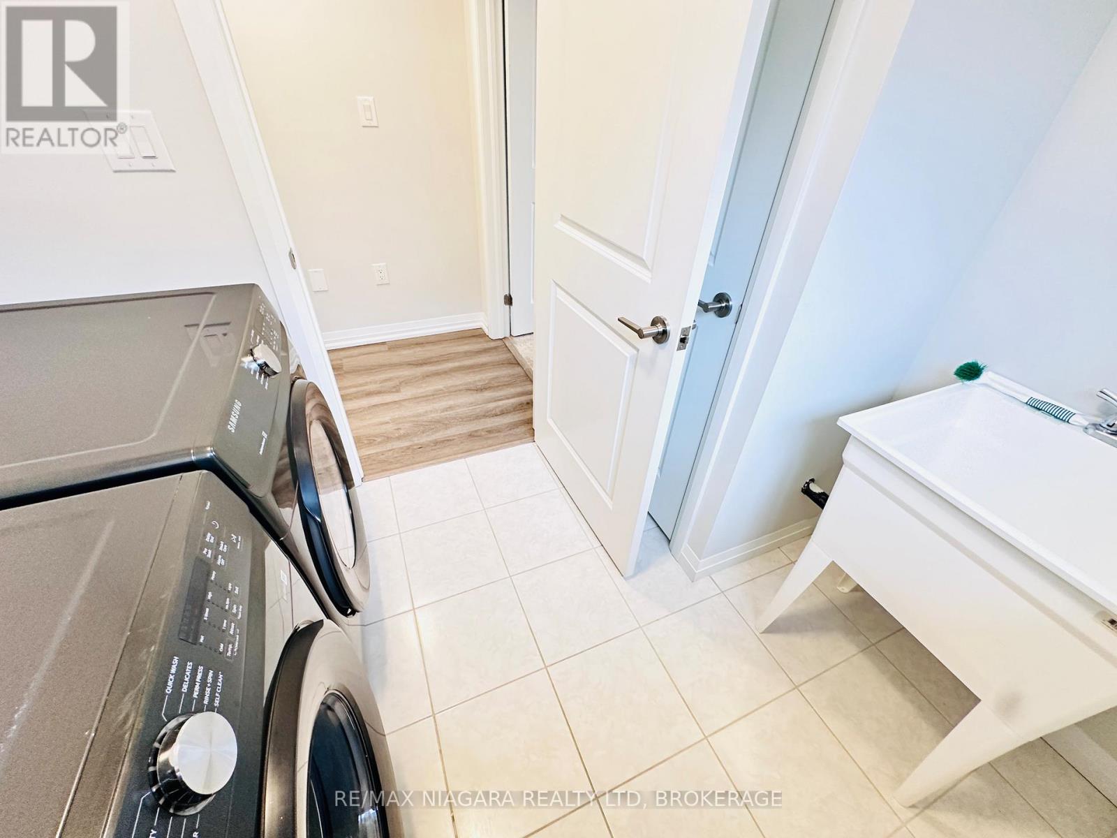 72 Bur Oak Drive, Thorold (Confederation Heights), Ontario  L2V 4Y6 - Photo 32 - X12433949