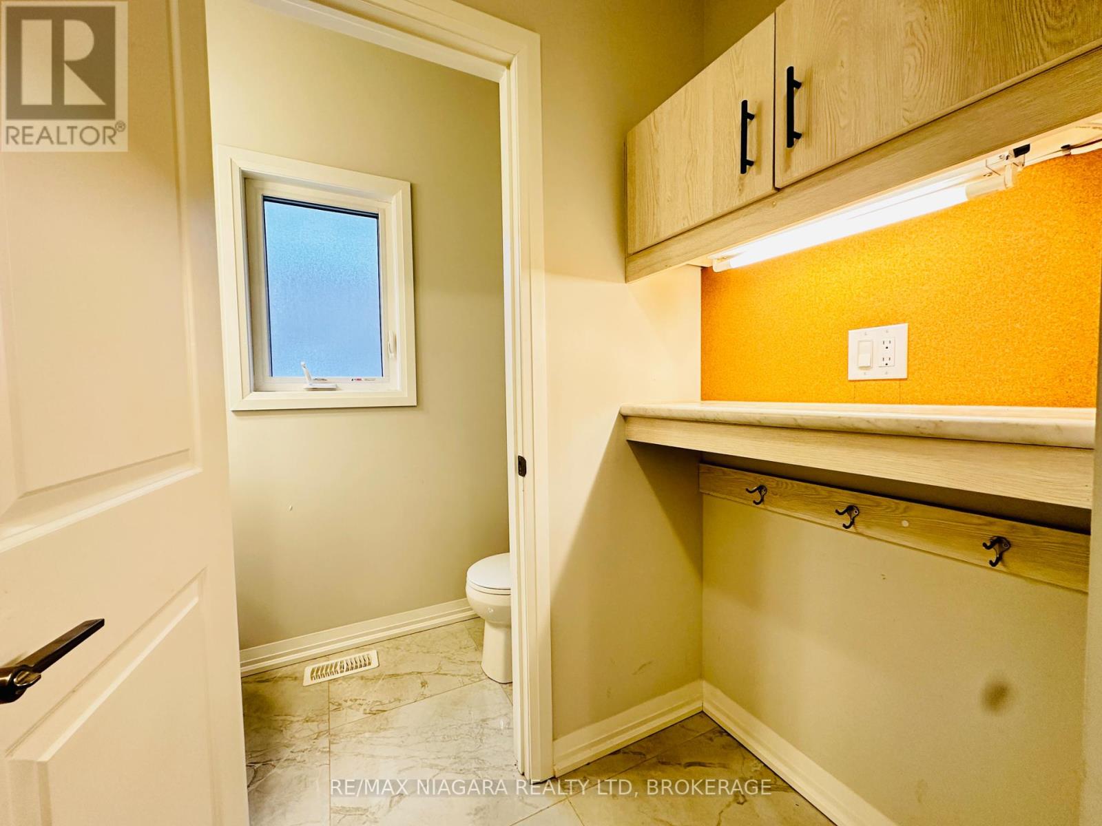 72 Bur Oak Drive, Thorold (Confederation Heights), Ontario  L2V 4Y6 - Photo 7 - X12433949
