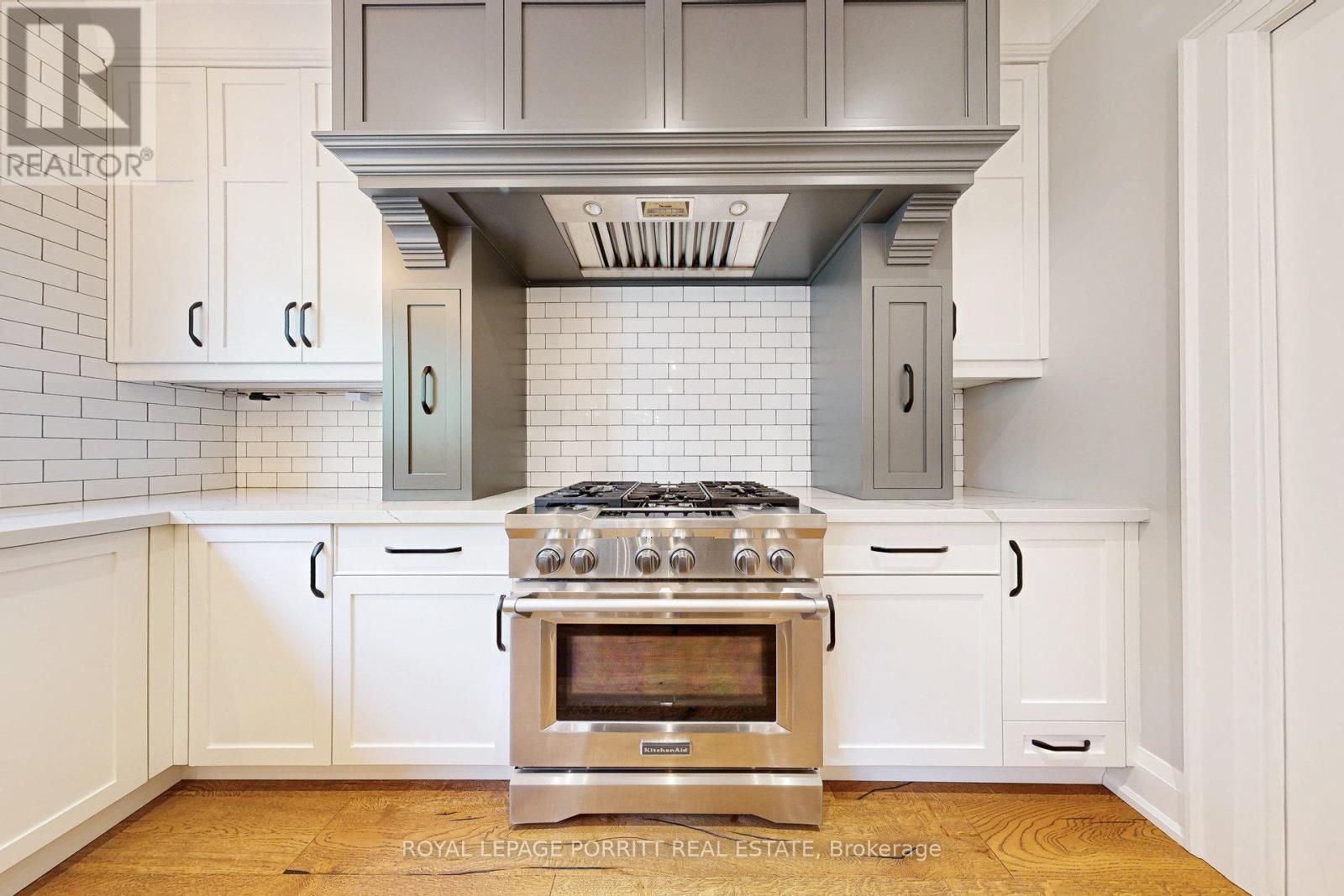 10 Thirty First Street, Toronto (Long Branch), Ontario  M8W 3E8 - Photo 10 - W12433818
