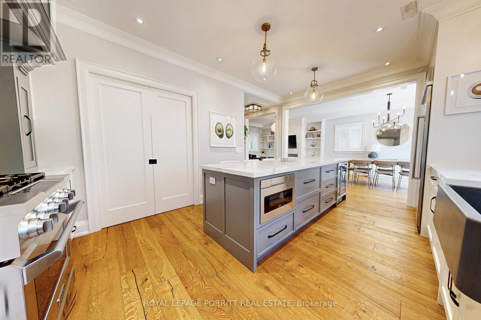 10 Thirty First Street, Toronto (Long Branch), Ontario  M8W 3E8 - Photo 13 - W12433818
