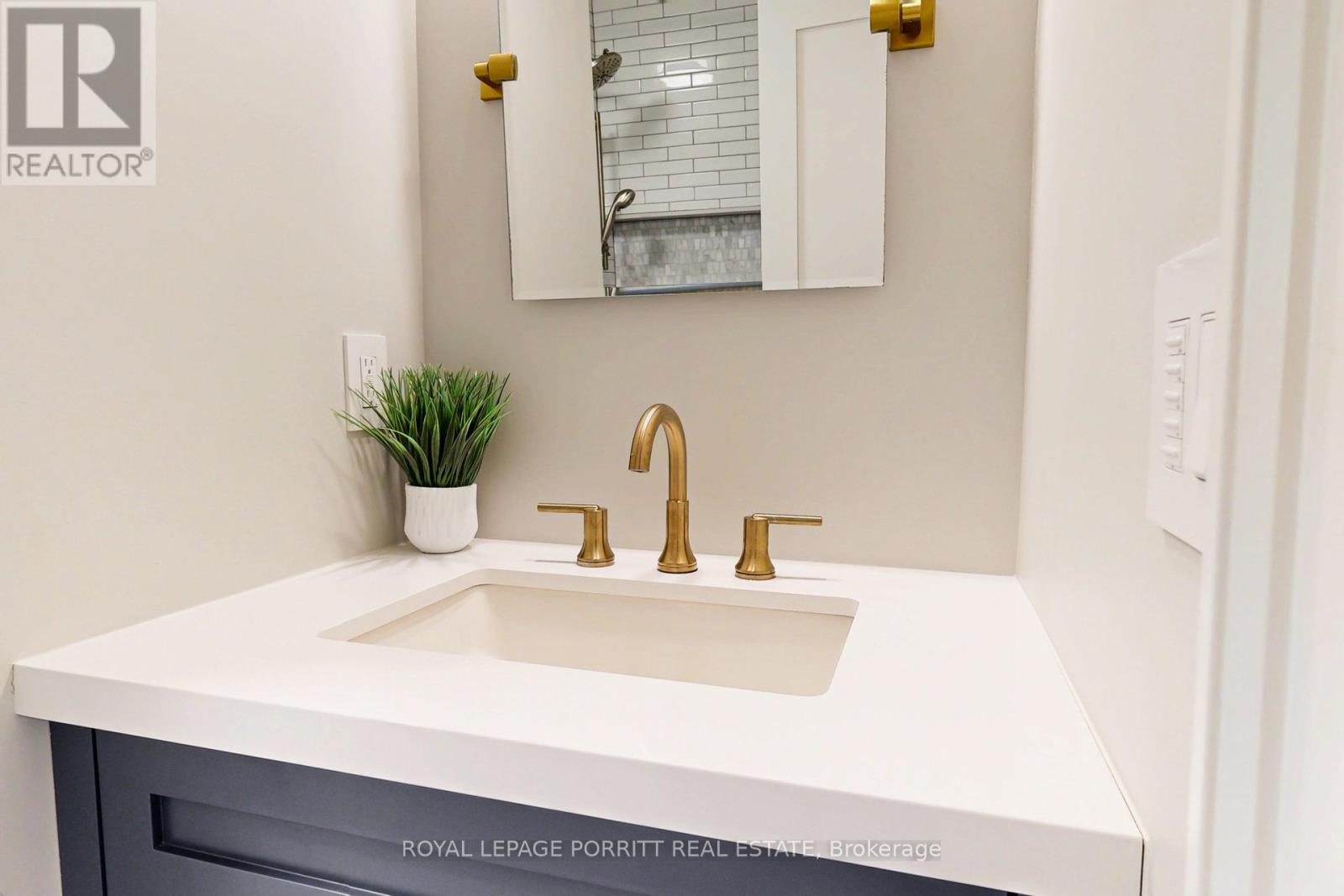 10 Thirty First Street, Toronto (Long Branch), Ontario  M8W 3E8 - Photo 20 - W12433818