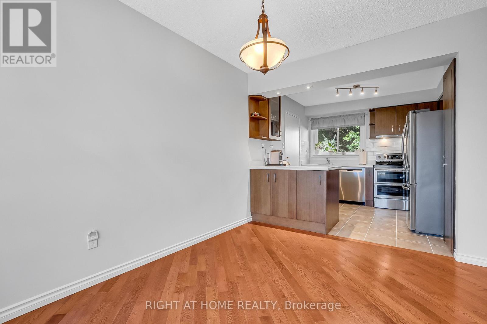 6842 Avila Road, Mississauga, Ontario  L5N 1R8 - Photo 10 - W12433828