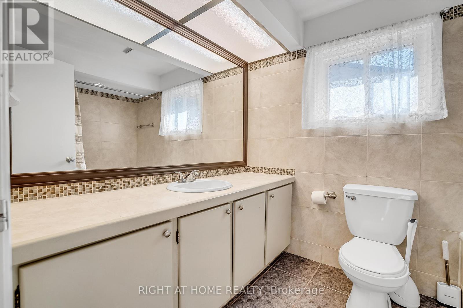 6842 Avila Road, Mississauga, Ontario  L5N 1R8 - Photo 38 - W12433828
