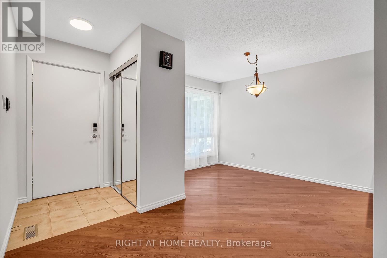 6842 Avila Road, Mississauga, Ontario  L5N 1R8 - Photo 6 - W12433828