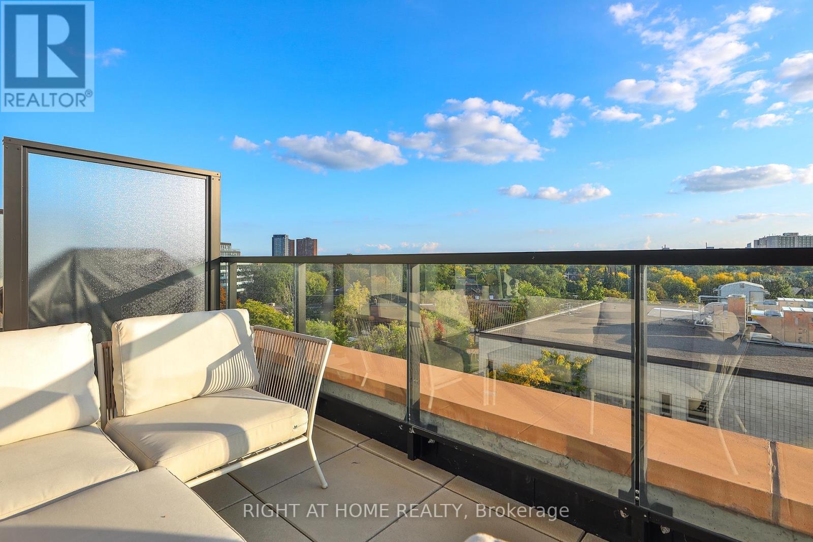 607 - 2720 Dundas Street W, Toronto, Ontario  M6P 1Y2 - Photo 13 - W12433833