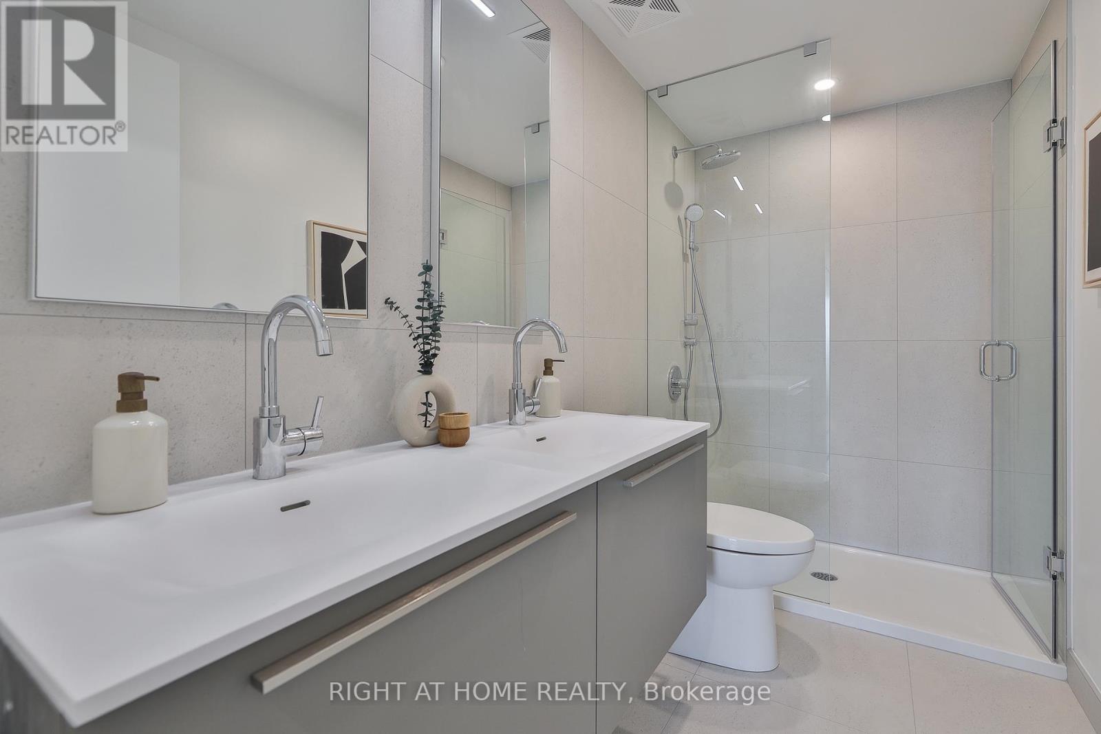 607 - 2720 Dundas Street W, Toronto, Ontario  M6P 1Y2 - Photo 18 - W12433833