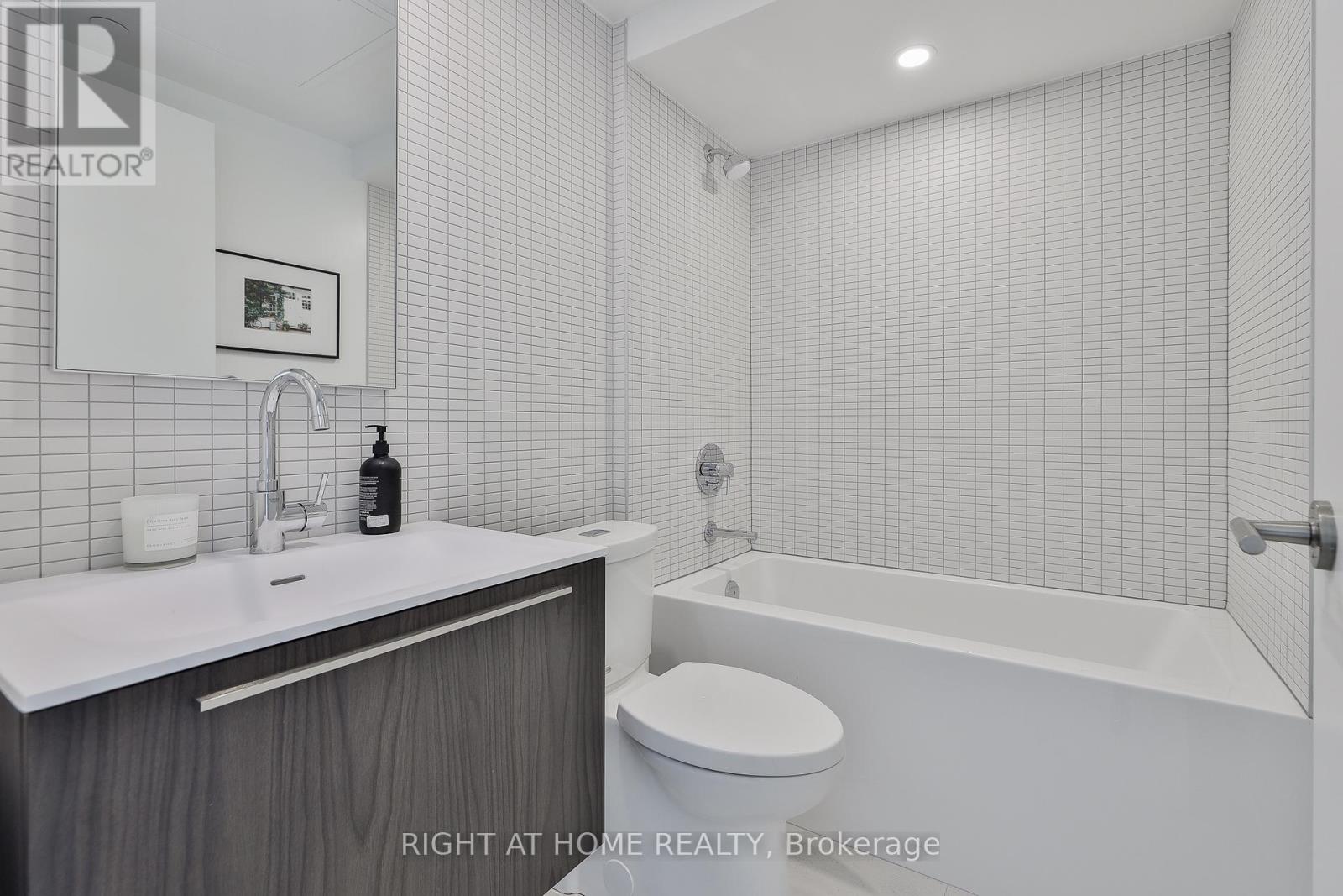 607 - 2720 Dundas Street W, Toronto, Ontario  M6P 1Y2 - Photo 24 - W12433833