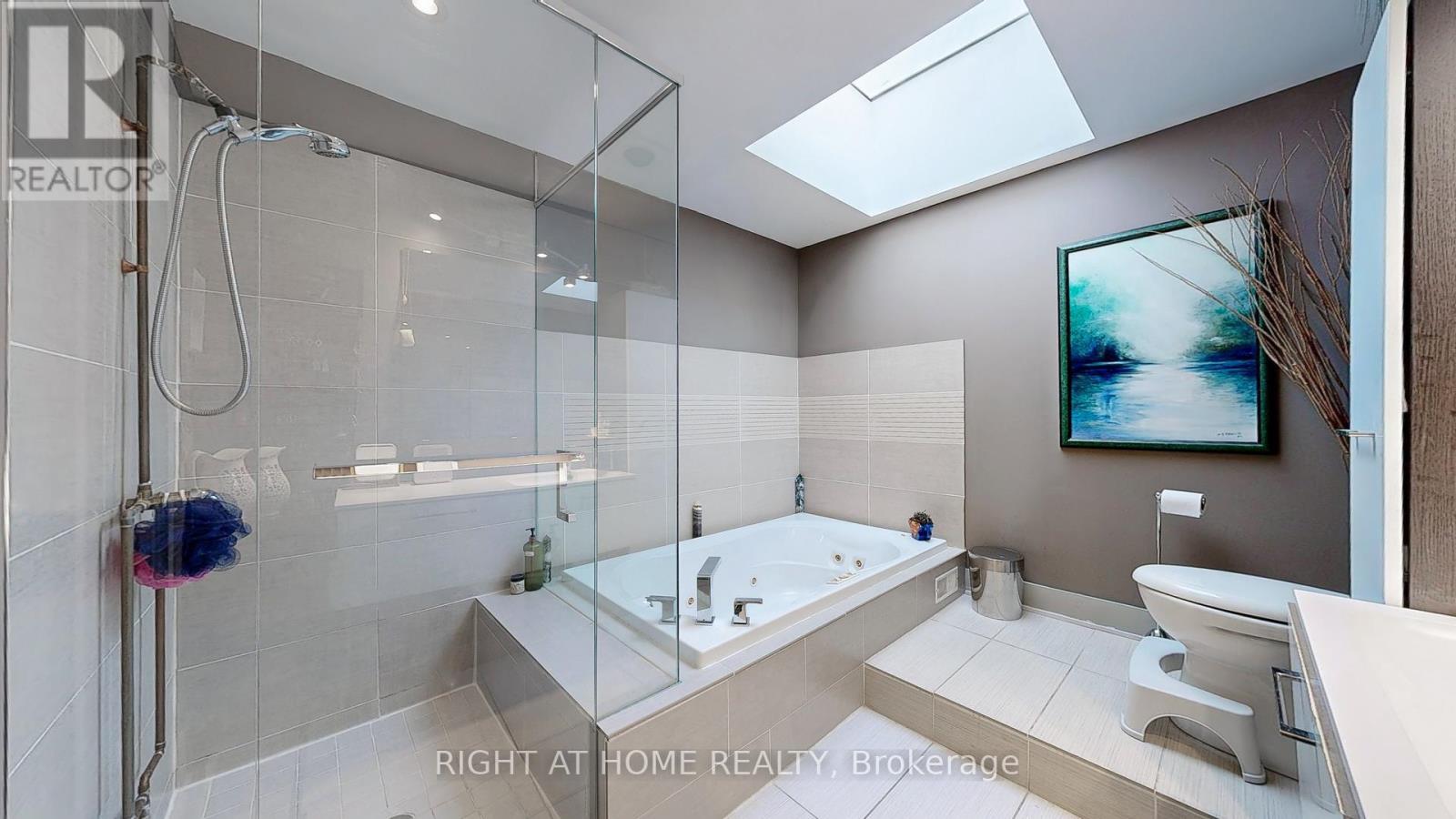 2400 St Clair Avenue W, Toronto (Junction Area), Ontario  M6N 1L1 - Photo 17 - W12433841
