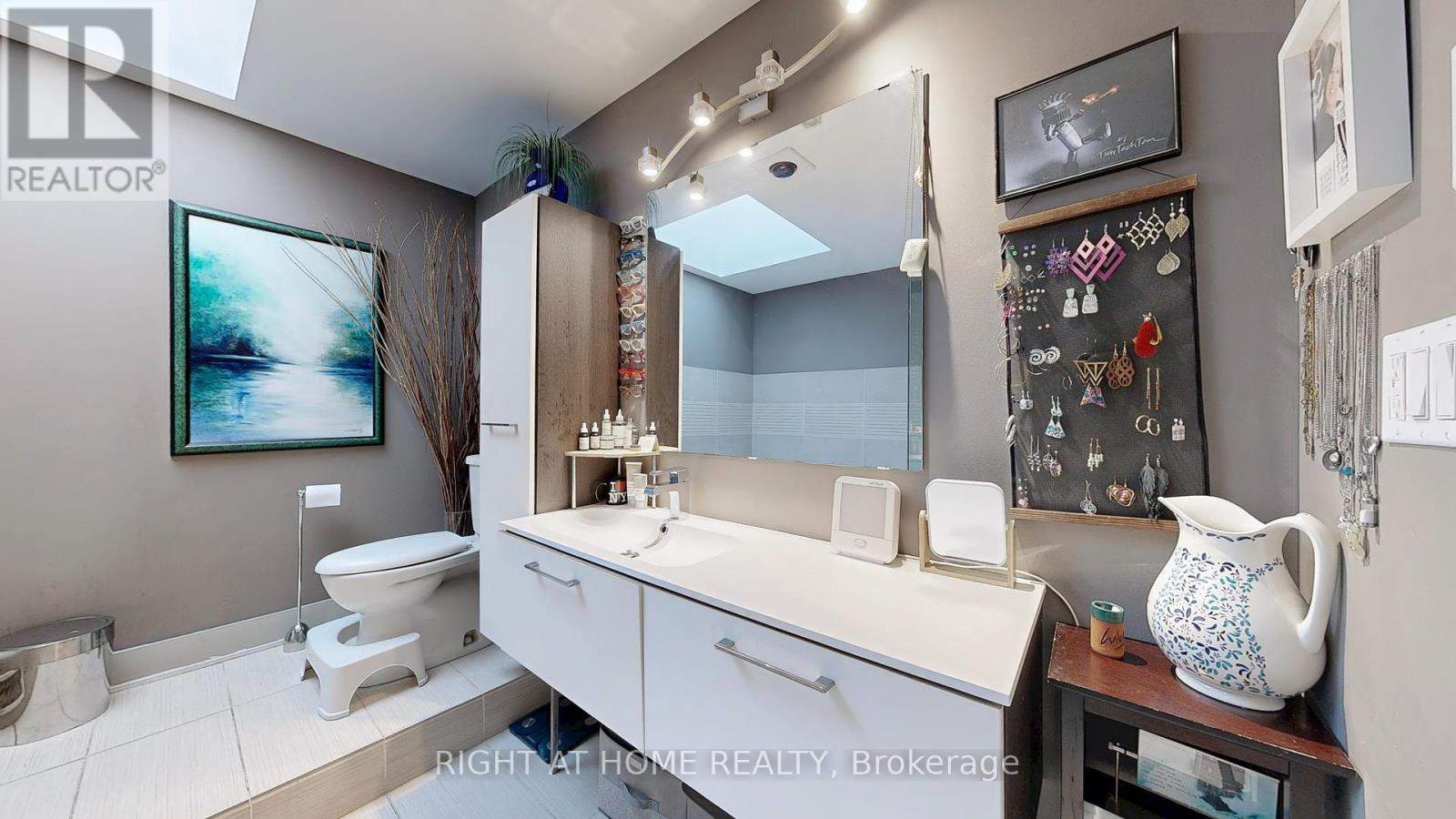 2400 St Clair Avenue W, Toronto (Junction Area), Ontario  M6N 1L1 - Photo 18 - W12433841