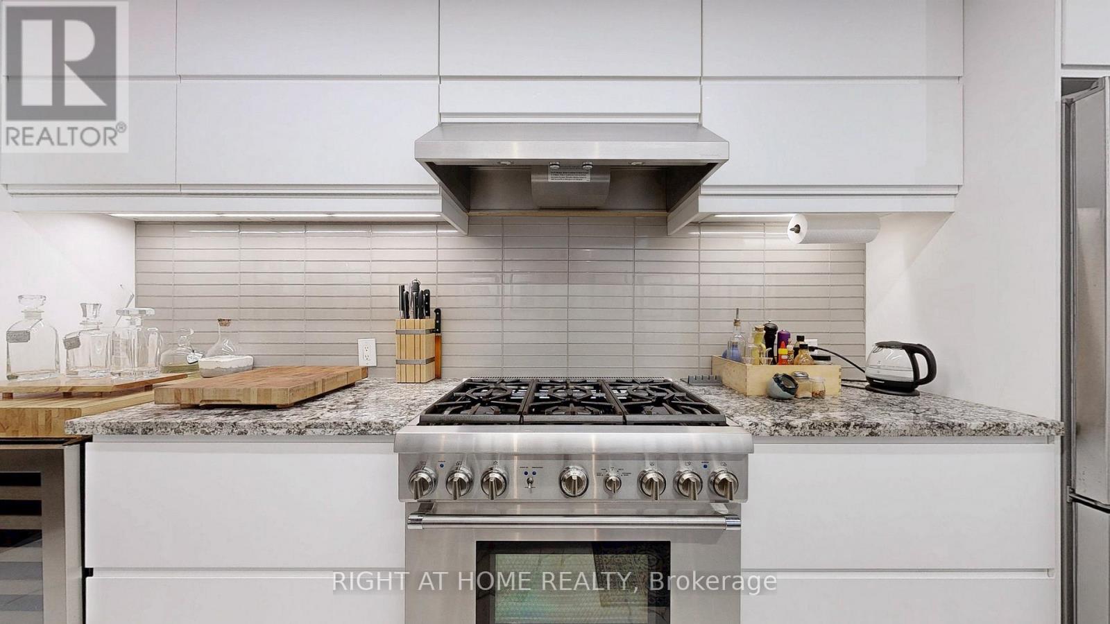2400 St Clair Avenue W, Toronto (Junction Area), Ontario  M6N 1L1 - Photo 6 - W12433841