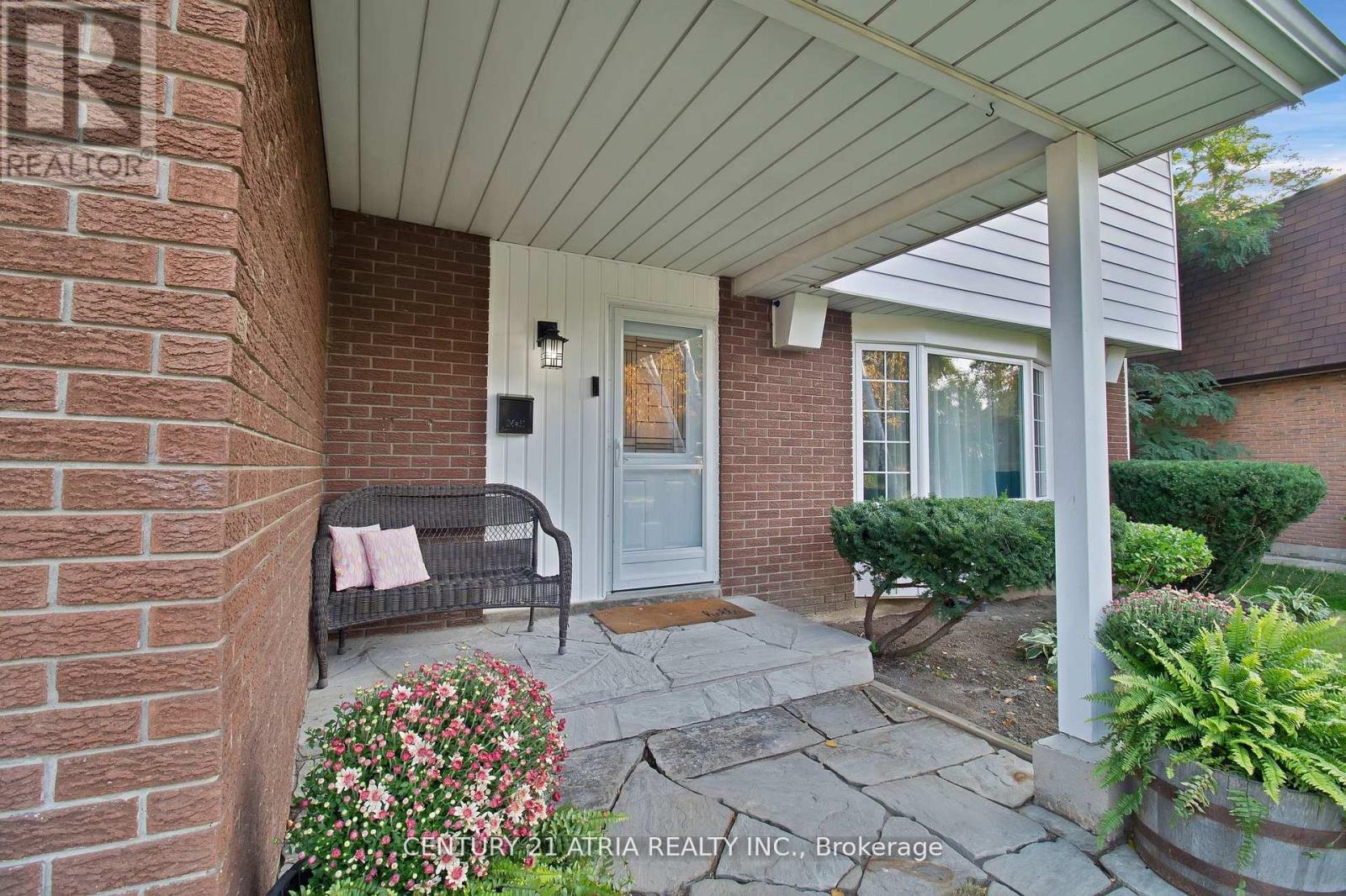 3222 Hornbeam Crescent, Mississauga, Ontario  L5L 1B4 - Photo 2 - W12433853