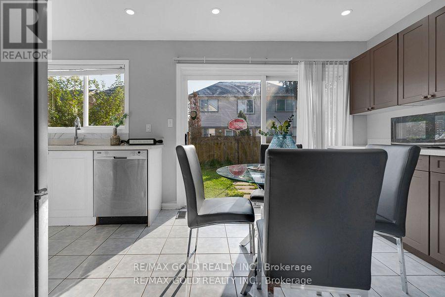 30 Worthington Avenue, Brampton, Ontario  L7A 1M9 - Photo 11 - W12433858