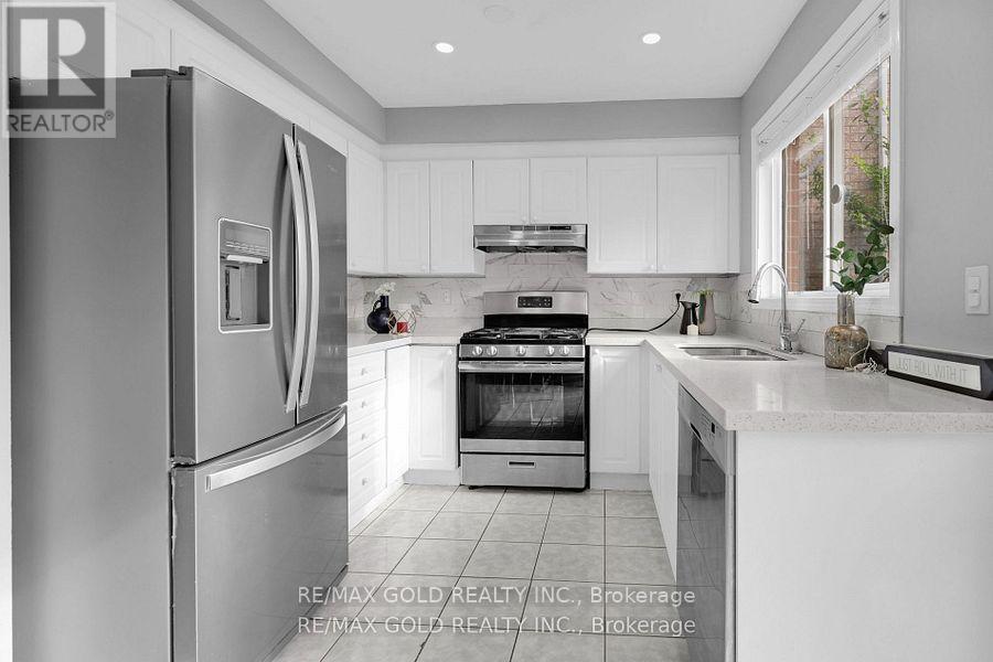 30 Worthington Avenue, Brampton, Ontario  L7A 1M9 - Photo 9 - W12433858