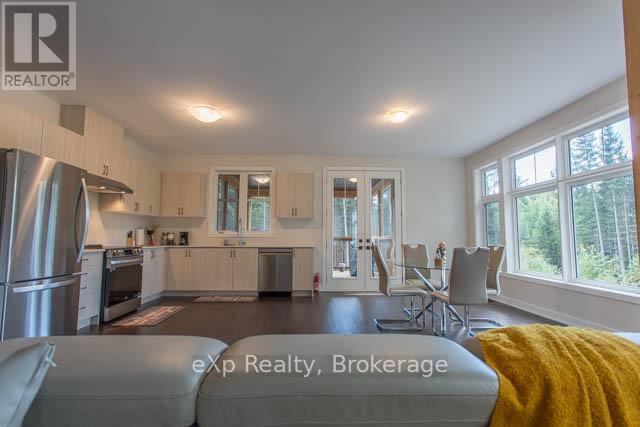 40 - 1052 Greensview Drive, Lake Of Bays, Ontario  P1H 0K1 - Photo 7 - X12433913