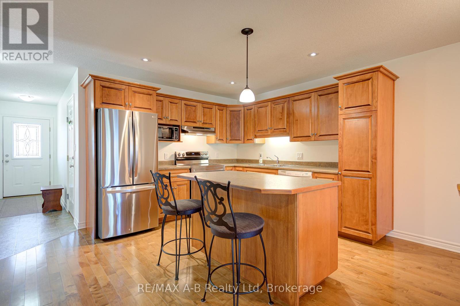32 Harrison Street, Stratford, Ontario  N5A 0A4 - Photo 10 - X12433971