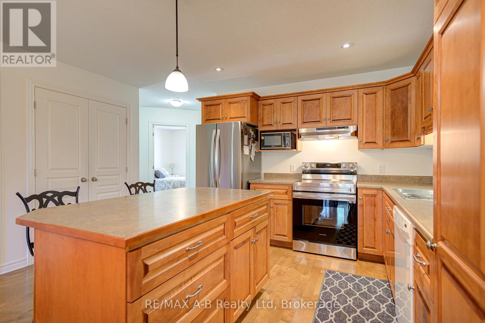 32 Harrison Street, Stratford, Ontario  N5A 0A4 - Photo 11 - X12433971