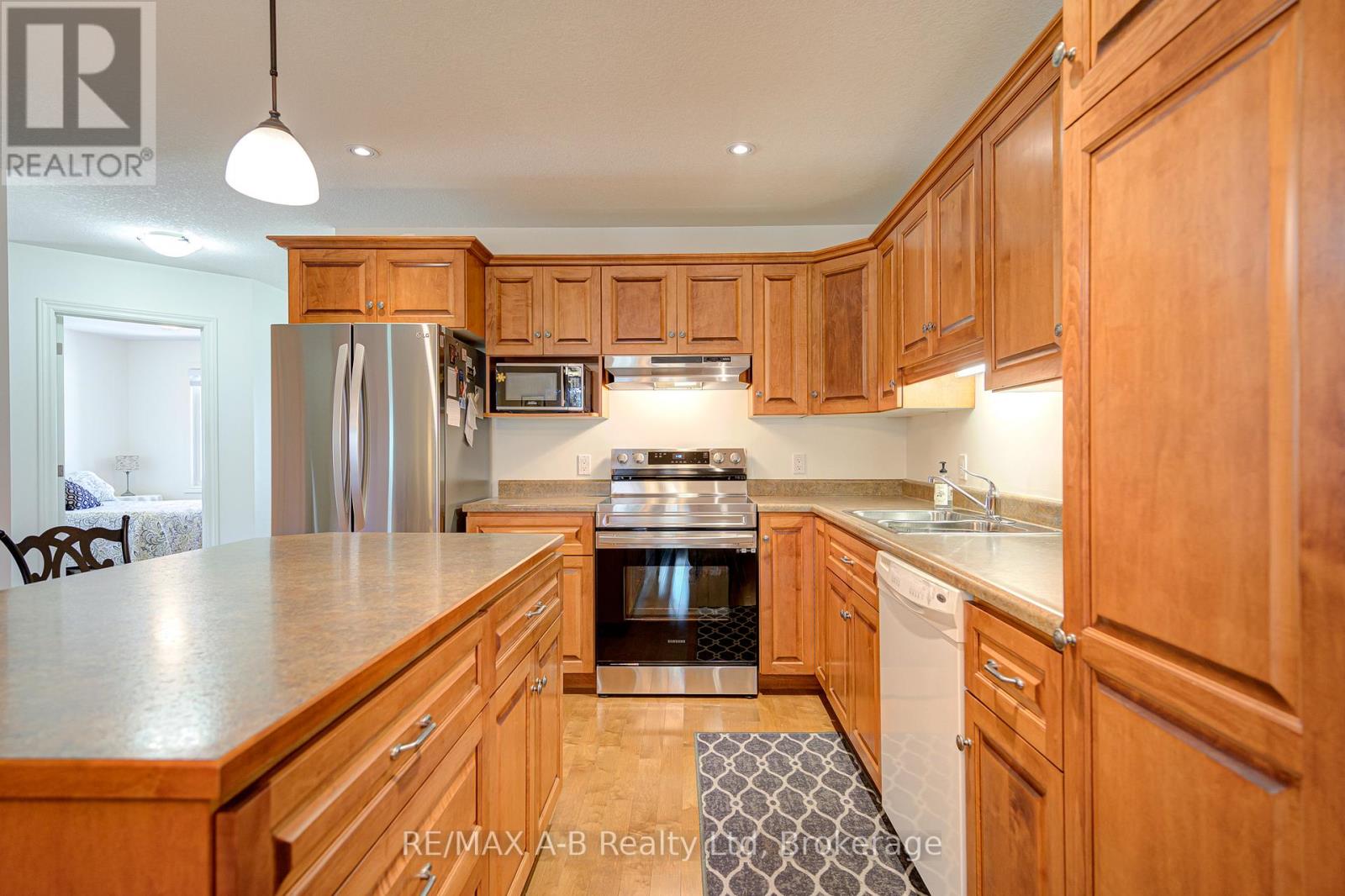 32 Harrison Street, Stratford, Ontario  N5A 0A4 - Photo 12 - X12433971