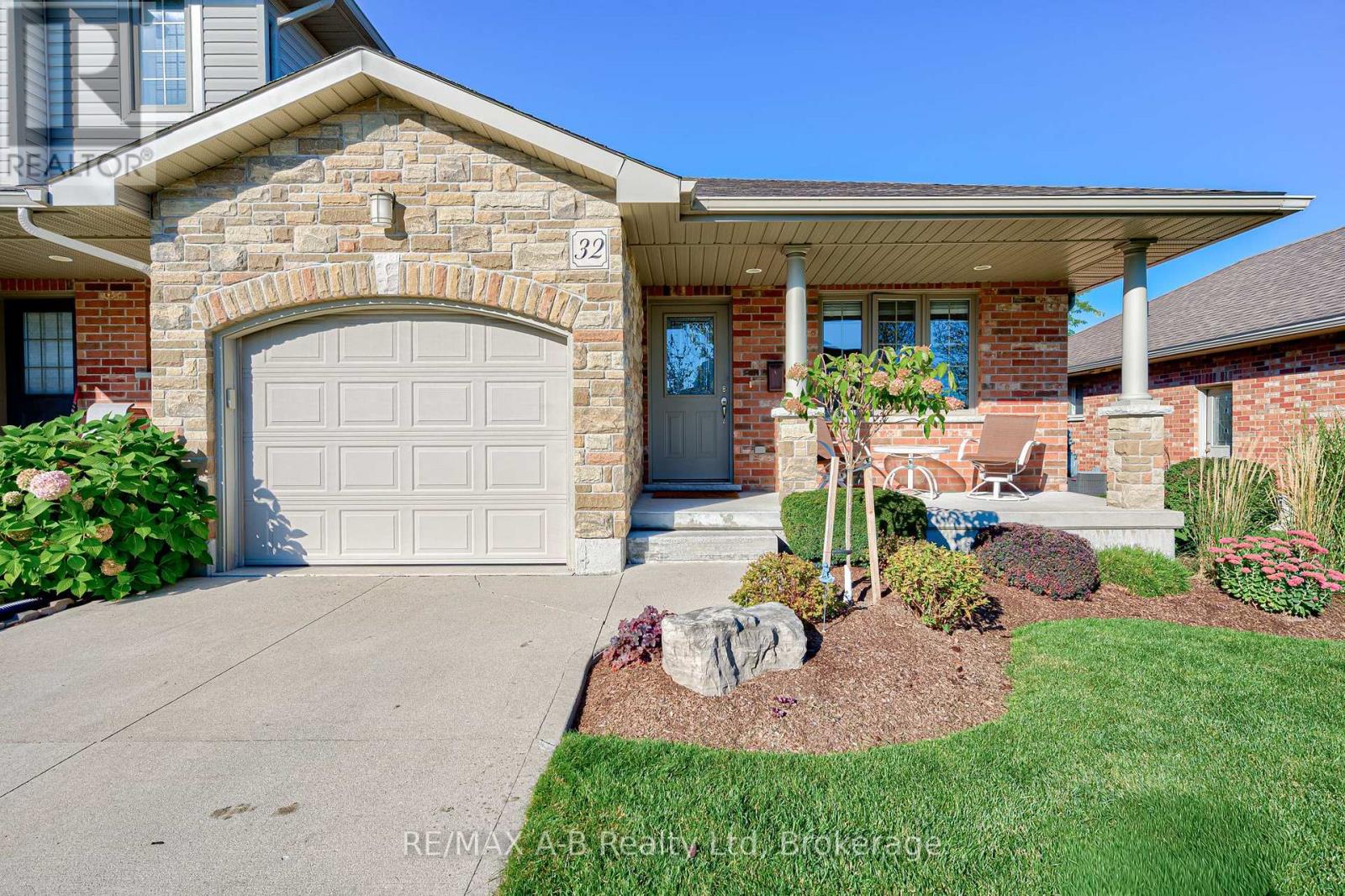 32 Harrison Street, Stratford, Ontario  N5A 0A4 - Photo 2 - X12433971