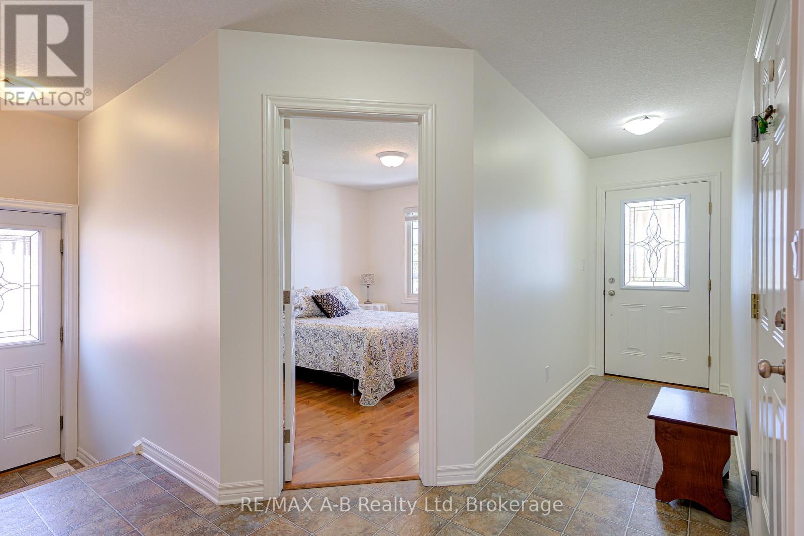 32 Harrison Street, Stratford, Ontario  N5A 0A4 - Photo 6 - X12433971