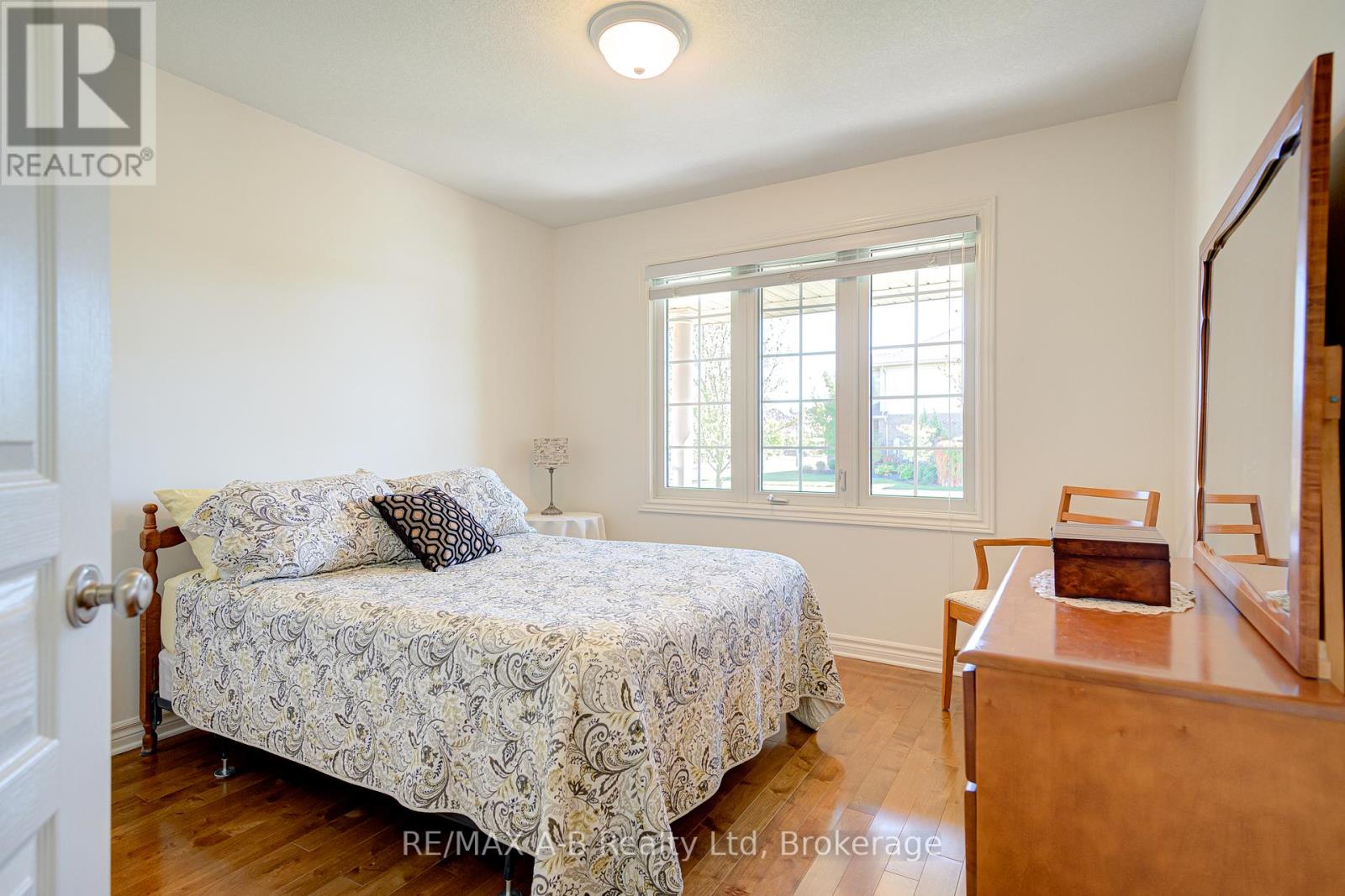 32 Harrison Street, Stratford, Ontario  N5A 0A4 - Photo 7 - X12433971