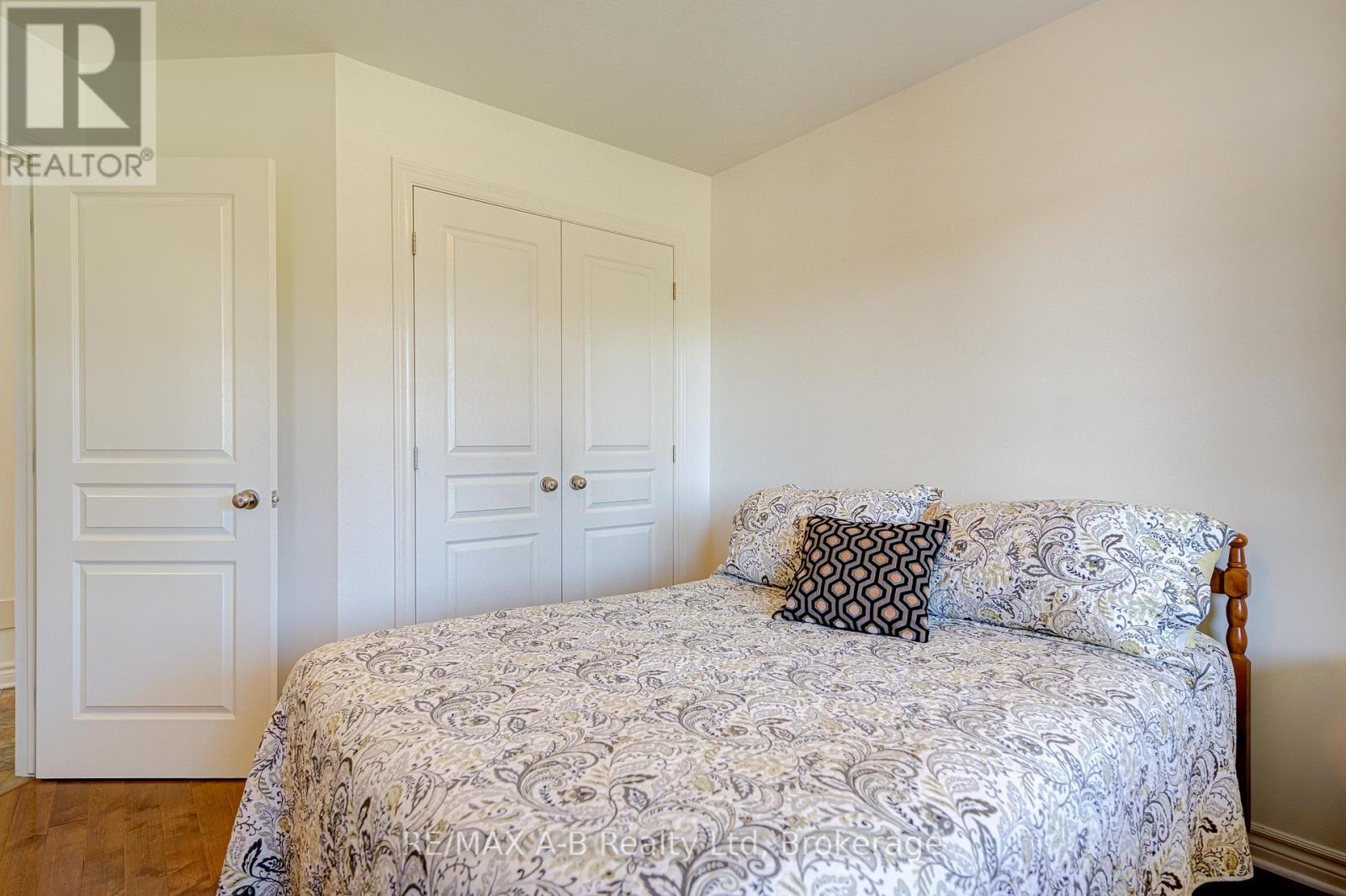 32 Harrison Street, Stratford, Ontario  N5A 0A4 - Photo 8 - X12433971