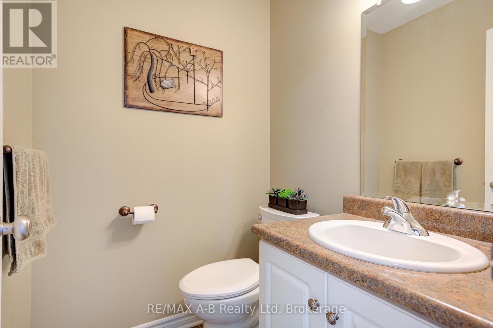 32 Harrison Street, Stratford, Ontario  N5A 0A4 - Photo 9 - X12433971
