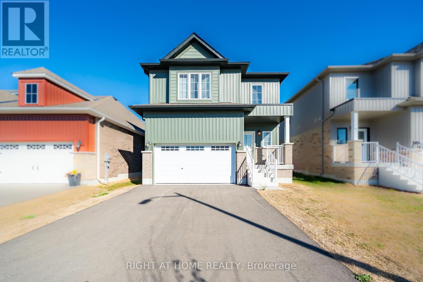 32 HILLCROFT WAY, Kawartha Lakes, Ontario