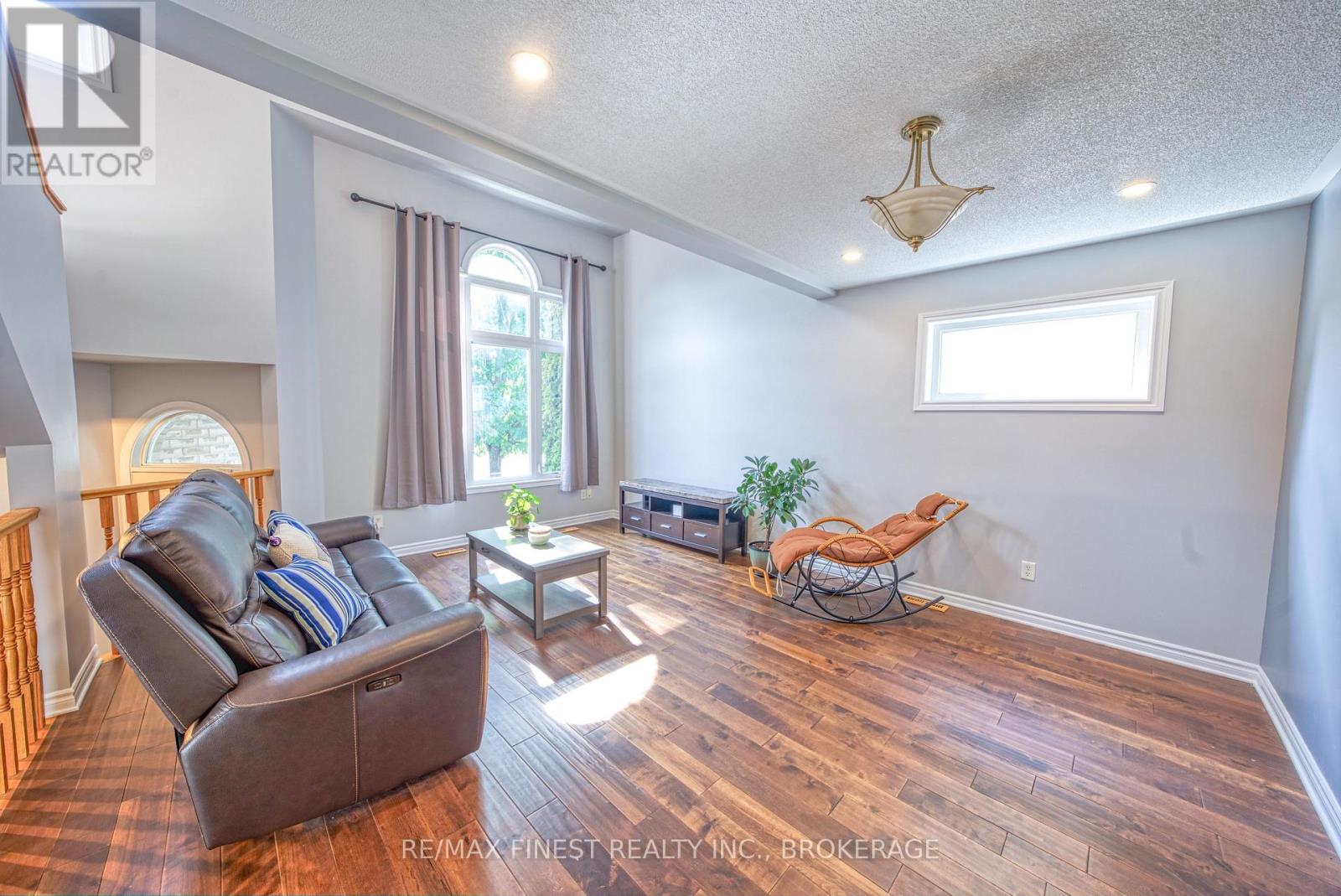 938 Lombardy Street, Kingston, Ontario  K7M 9C2 - Photo 5 - X12431801