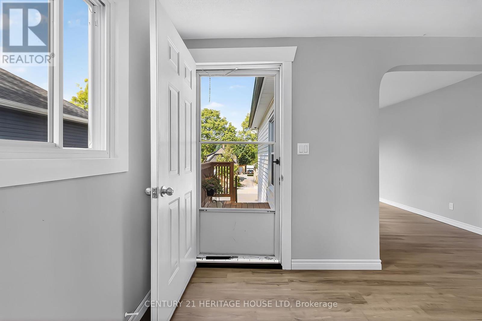 Photo 27 of 50 for 61 Regent Street S