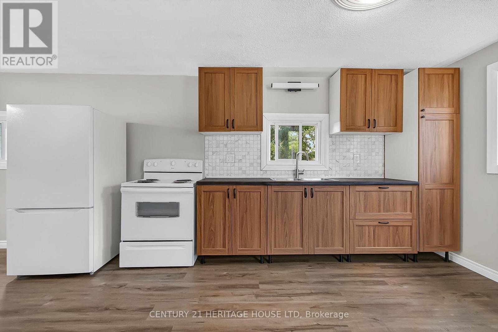 Photo 33 of 50 for 61 Regent Street S