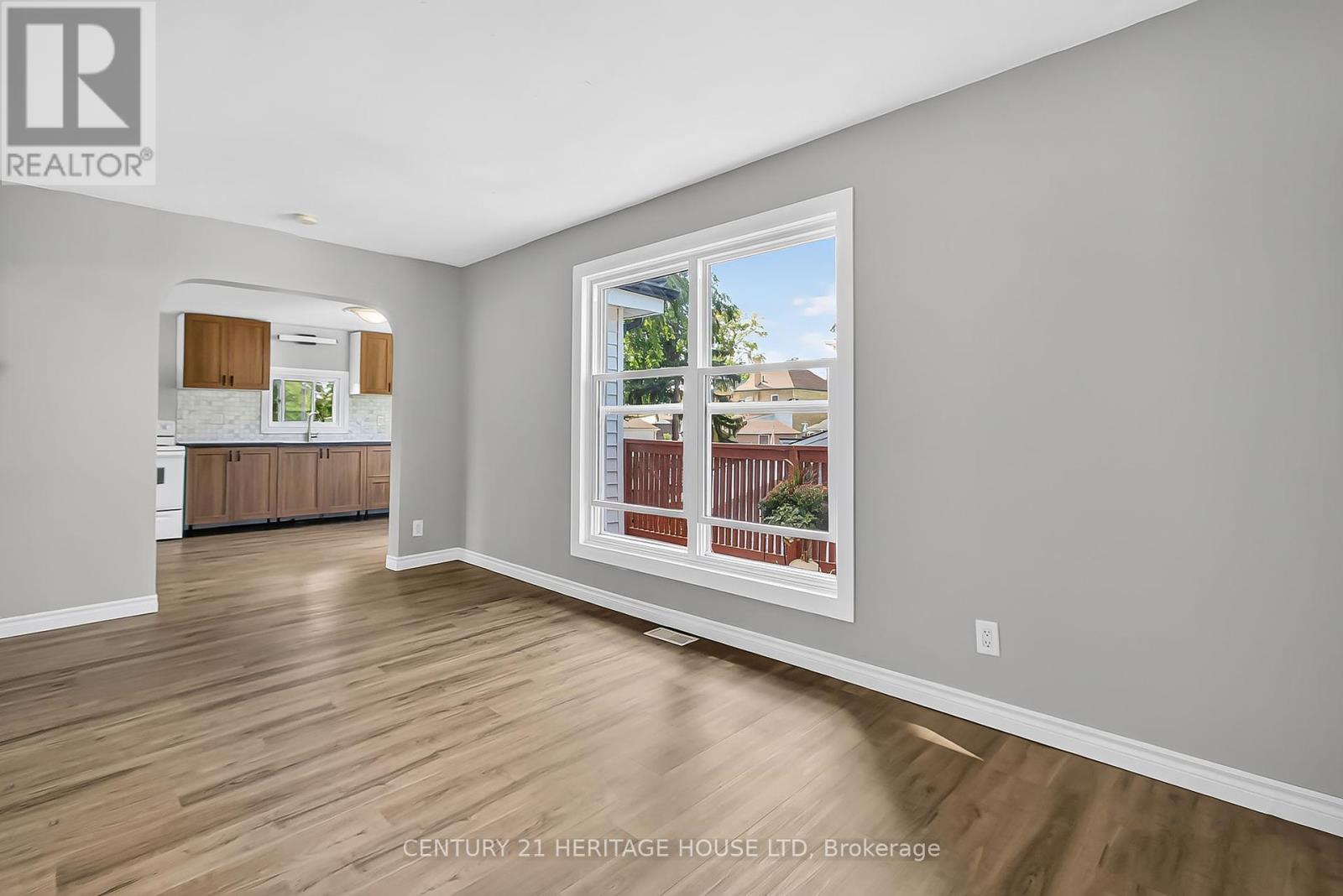 Photo 38 of 50 for 61 Regent Street S