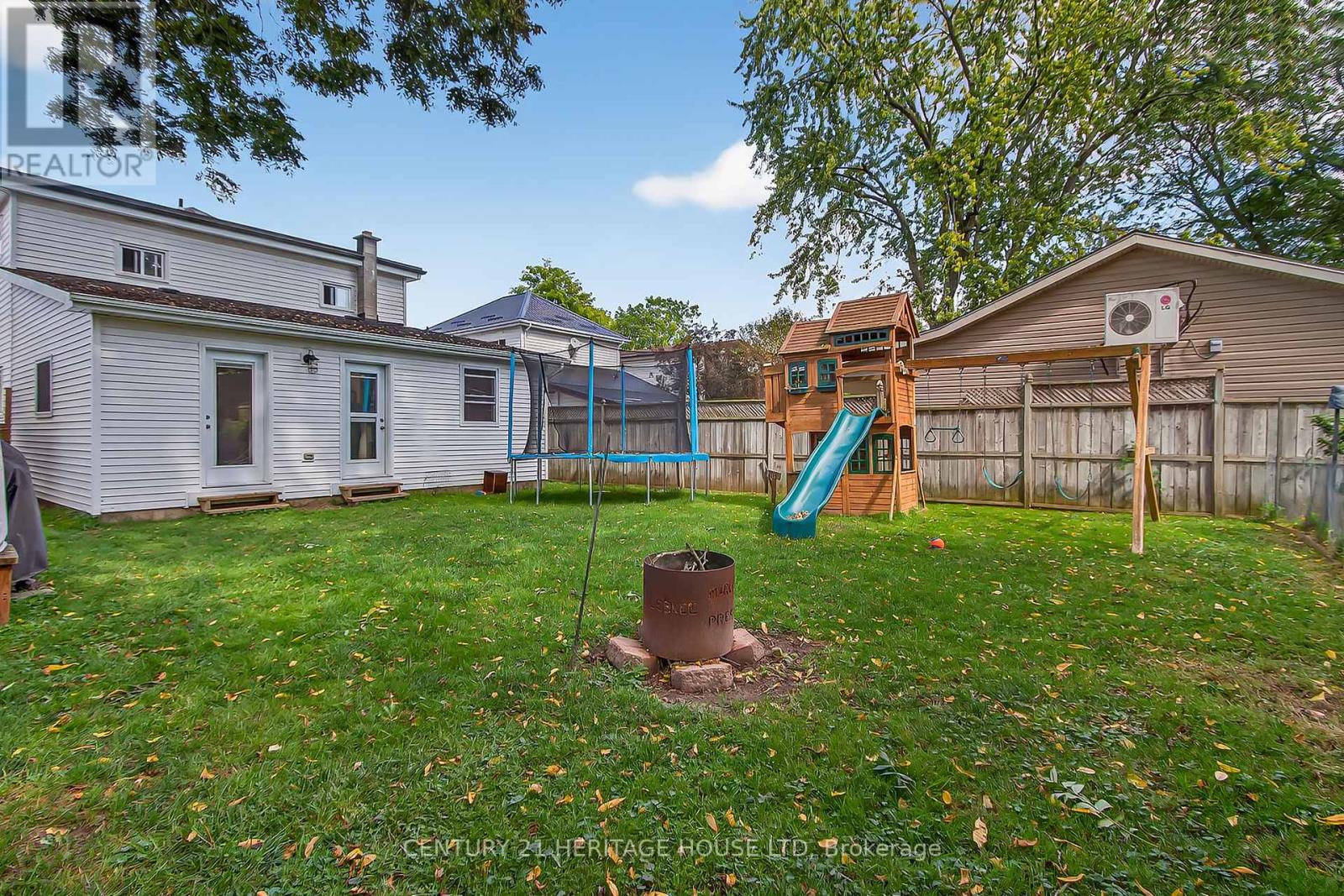 Photo 50 of 50 for 61 Regent Street S