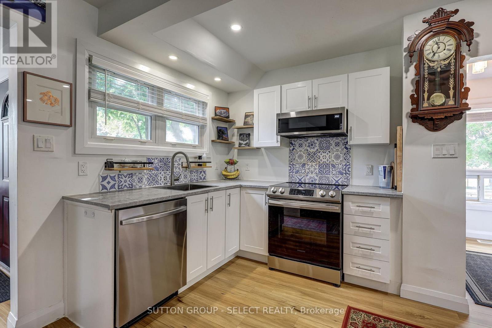 Photo 12 of 43 for 126 Brisbin Street