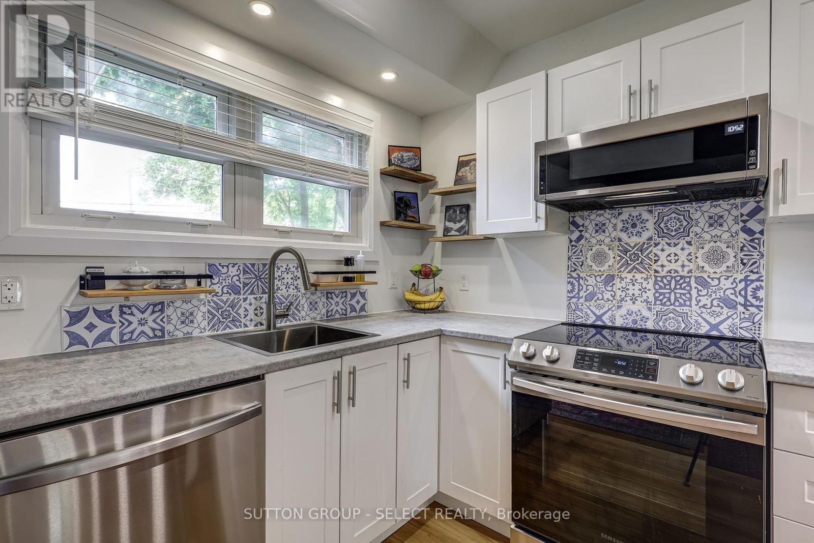 Photo 13 of 43 for 126 Brisbin Street