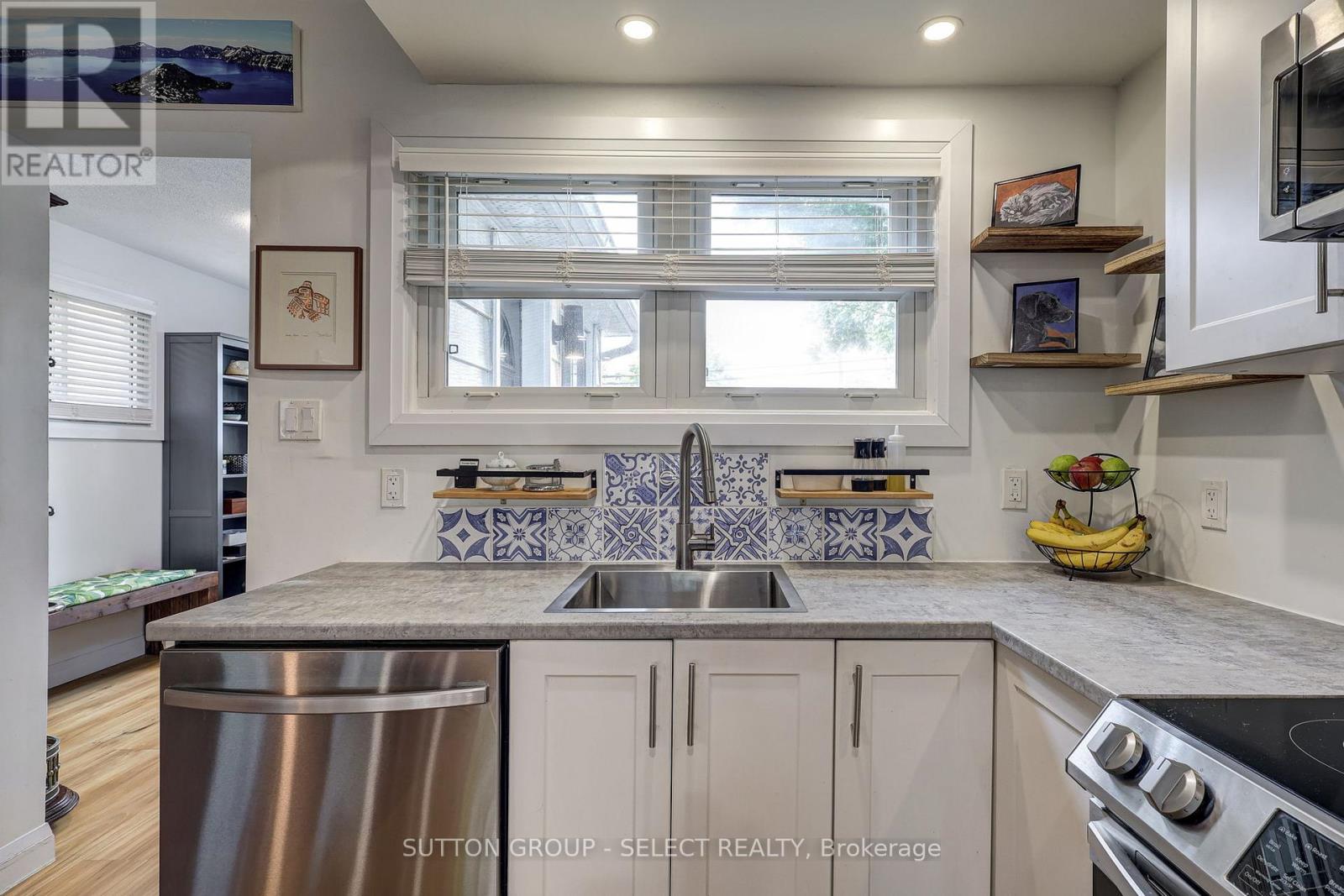 Photo 14 of 43 for 126 Brisbin Street