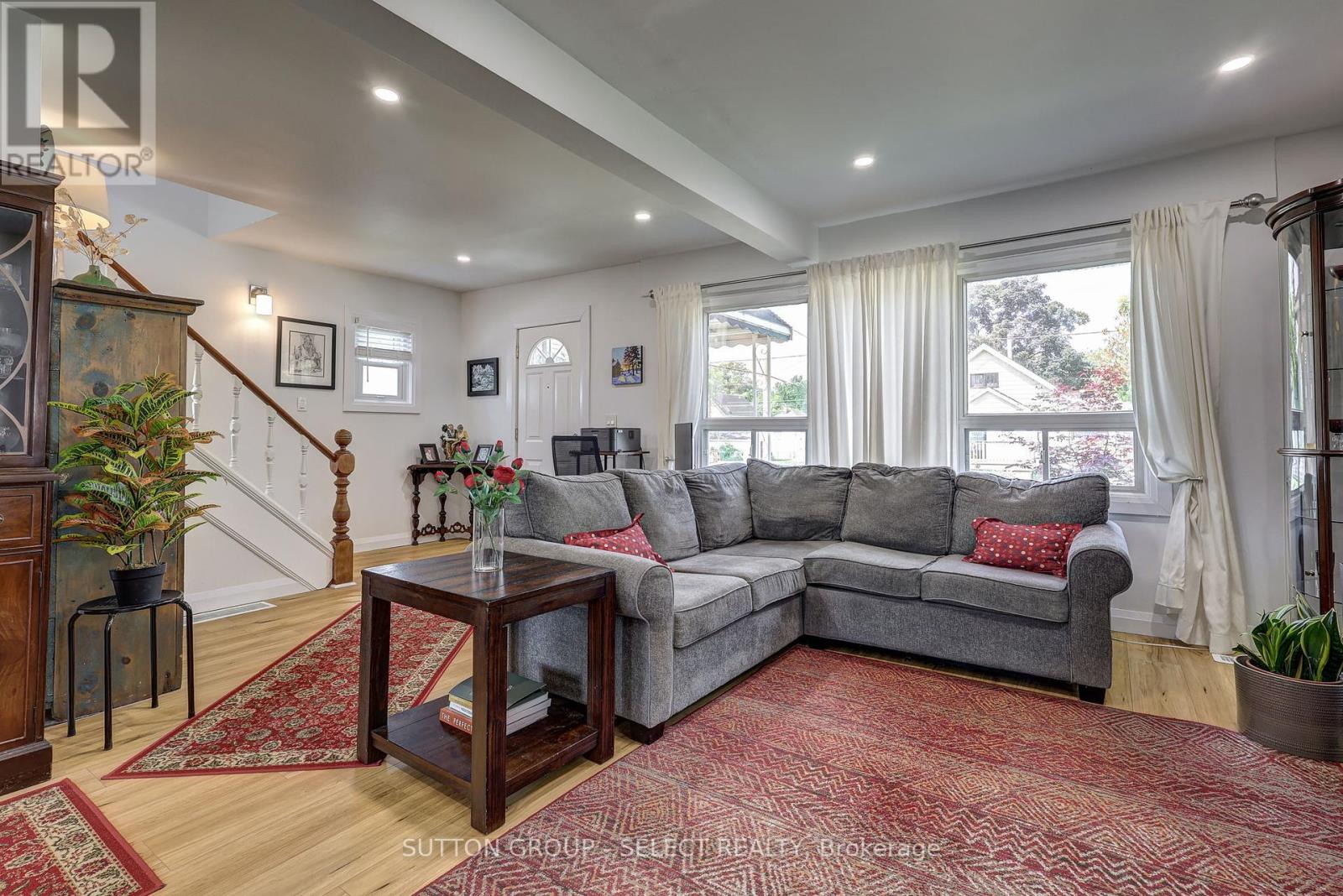 Photo 9 of 43 for 126 Brisbin Street