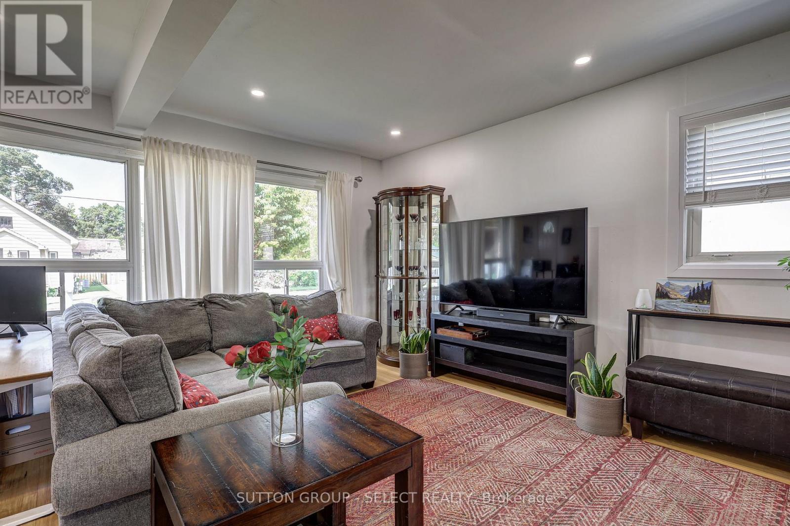 126 Brisbin Street, London East, Ontario  N5Z 2M1 - Photo 8 - X12433979