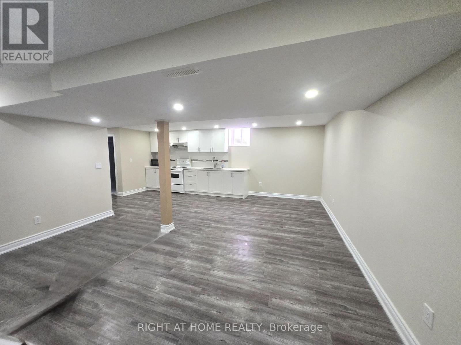 54 STIVER DRIVE, Newmarket, Ontario