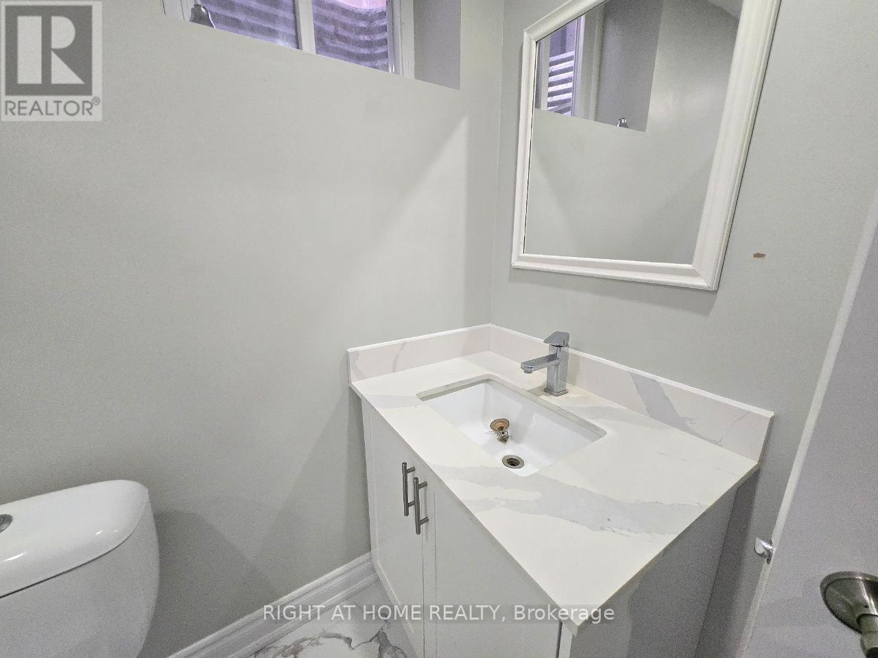54 Stiver Drive, Newmarket, Ontario  L3Y 7V6 - Photo 13 - N12347405